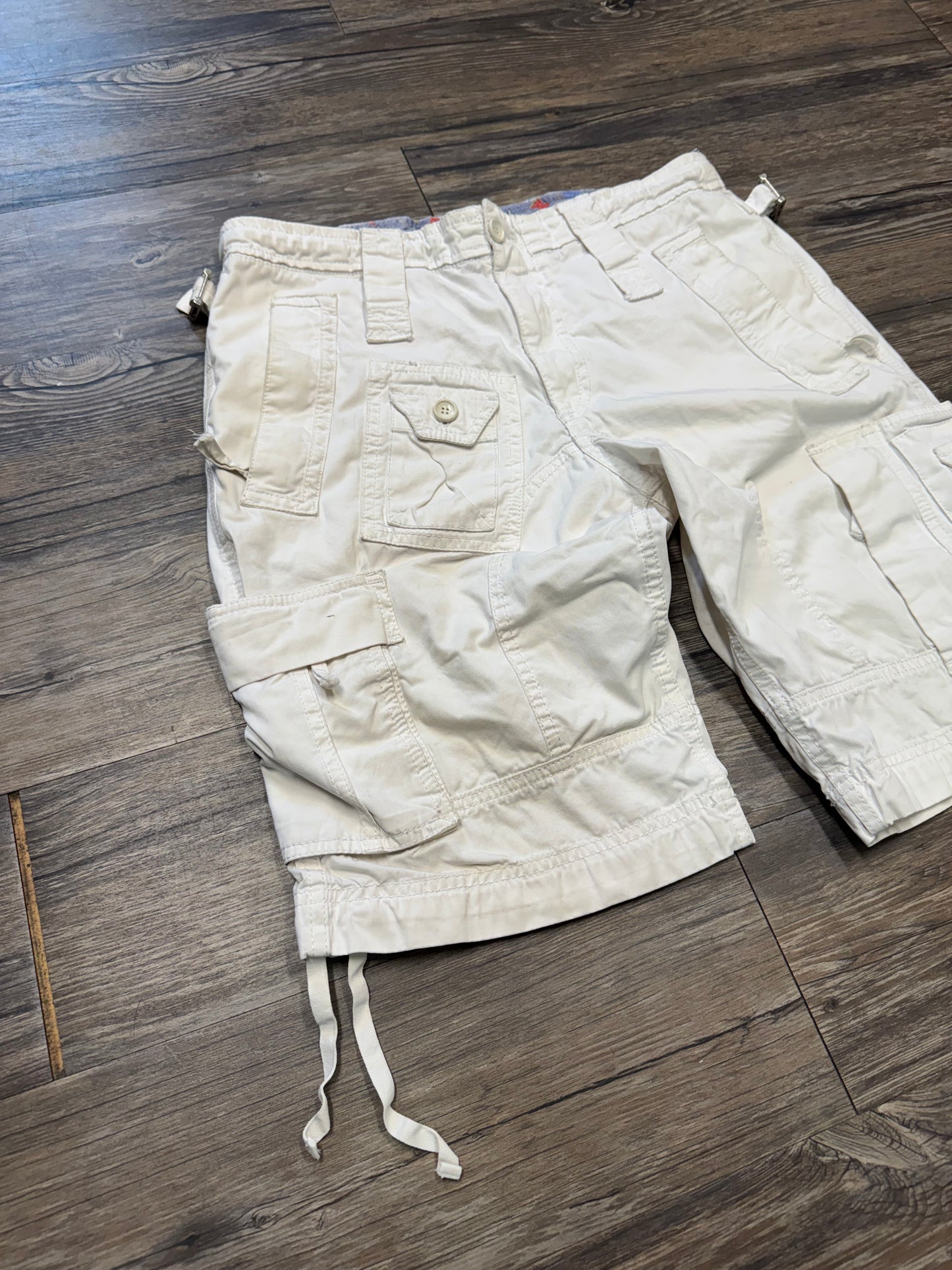 DOLCE & GABBANA MULTI-POCKET CARGO SHORTS (32)