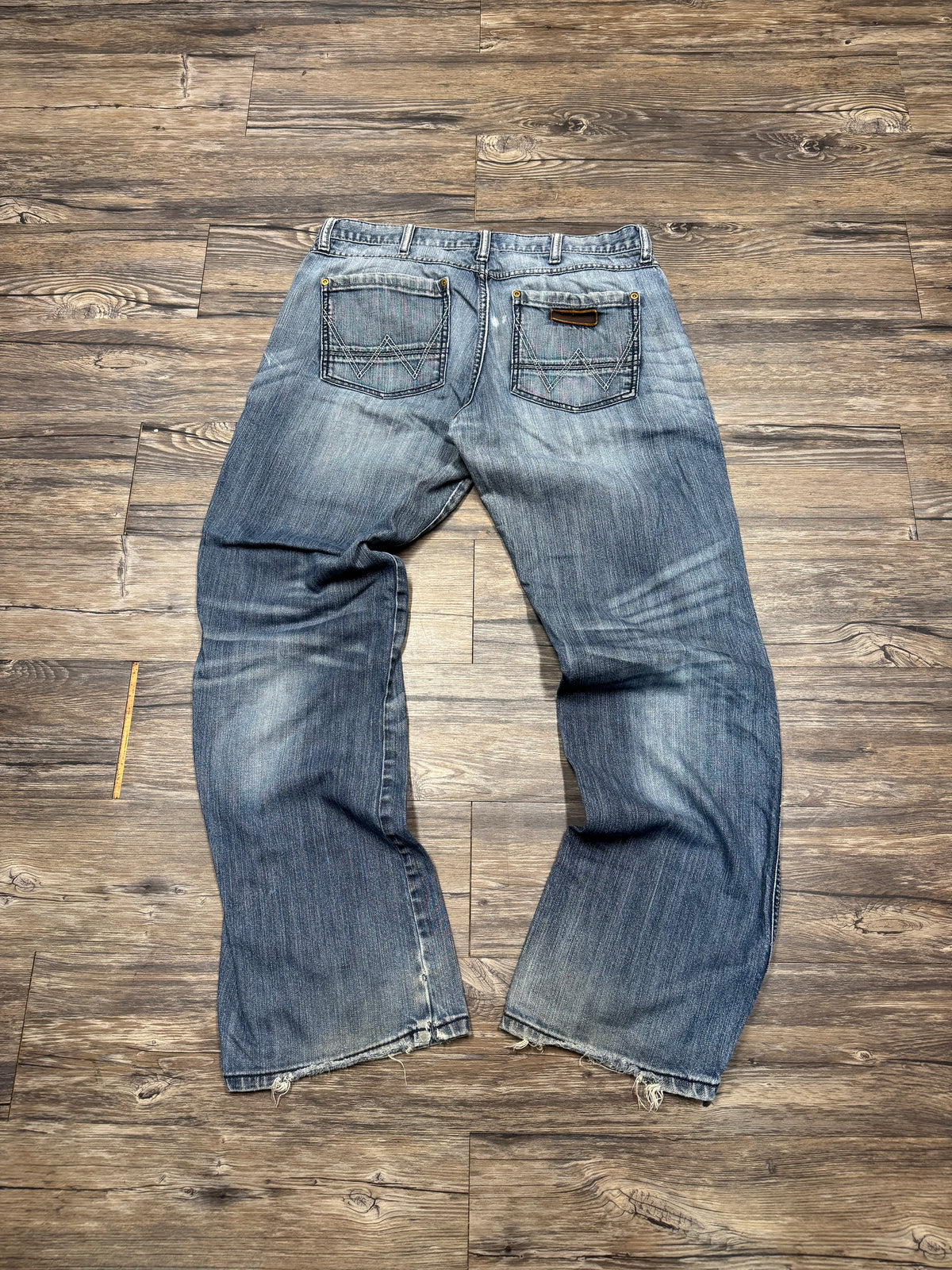 WRANGLER Y2K FADED & DISTRESSED SLIM BOOT CUT JEANS (32)