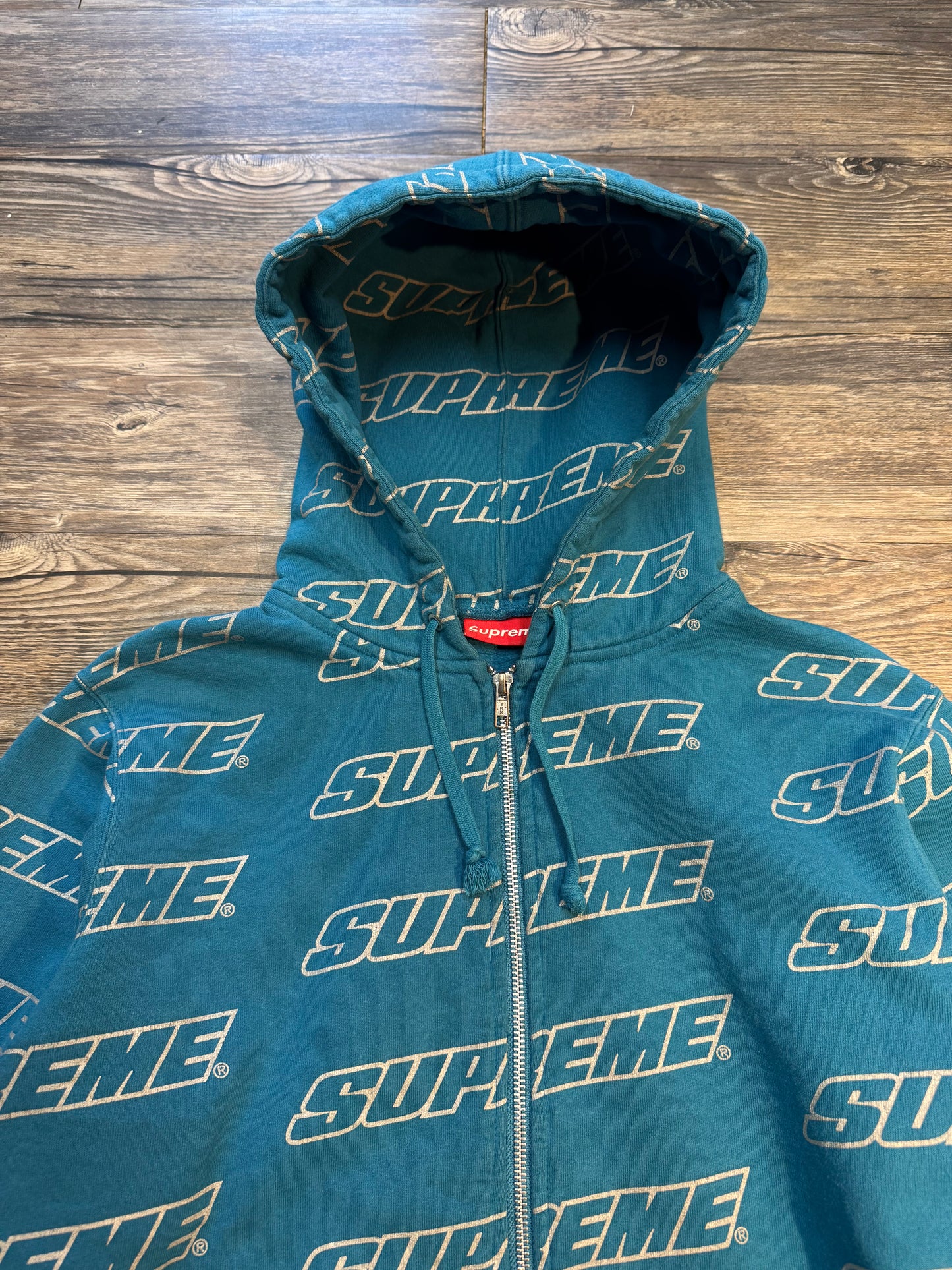 SUPREME ALL OVER LOGO ZIP-UP HOODIE (M)