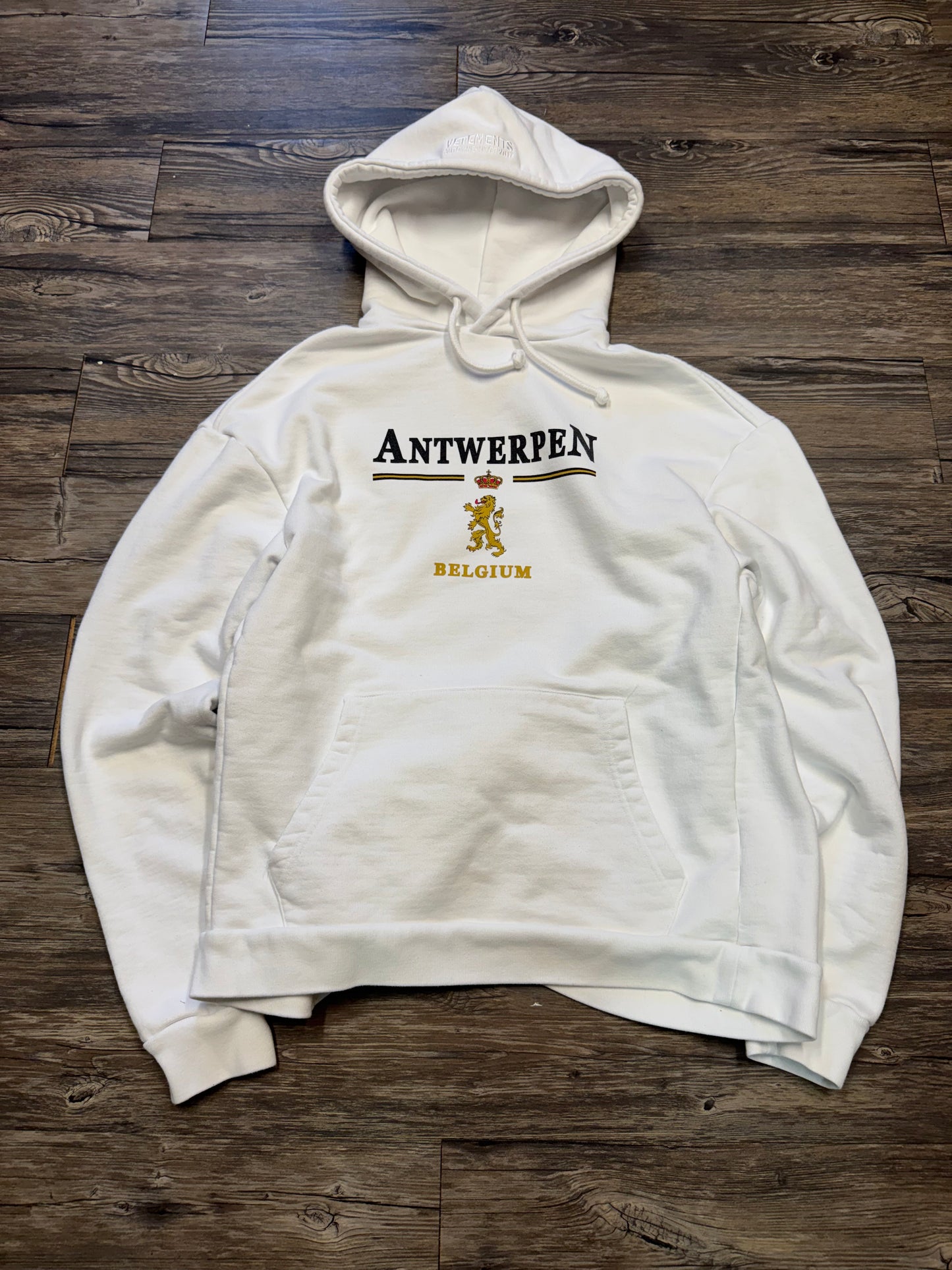 VETEMENTS AW17 ANTWERPEN WHITE HOODED SWEATSHIRT (S)