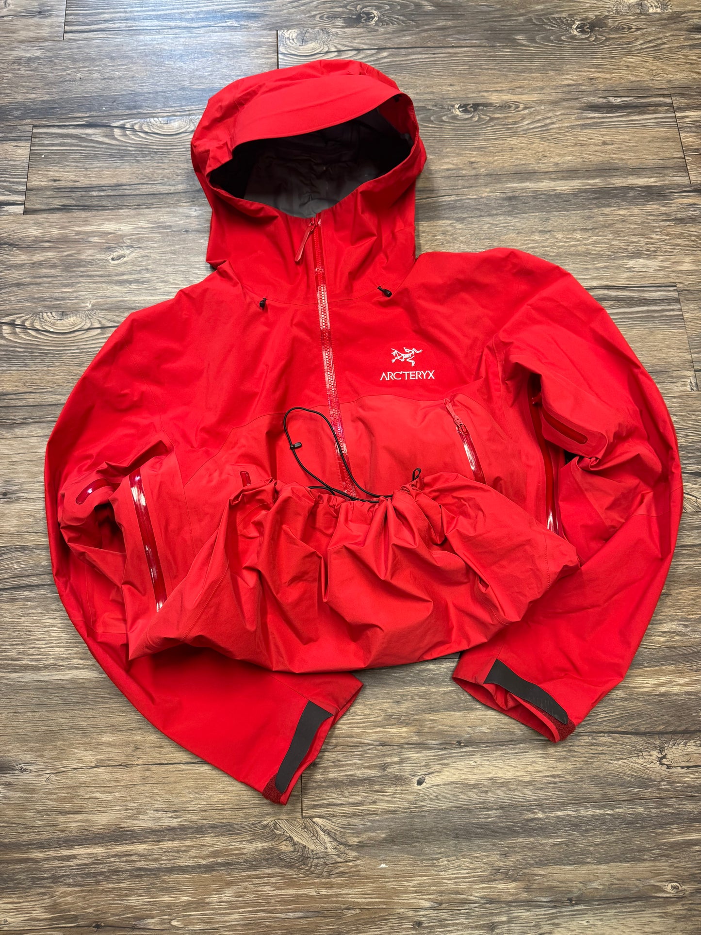 ARC'TERYX BETA AR RED RAIN SHELL (L)