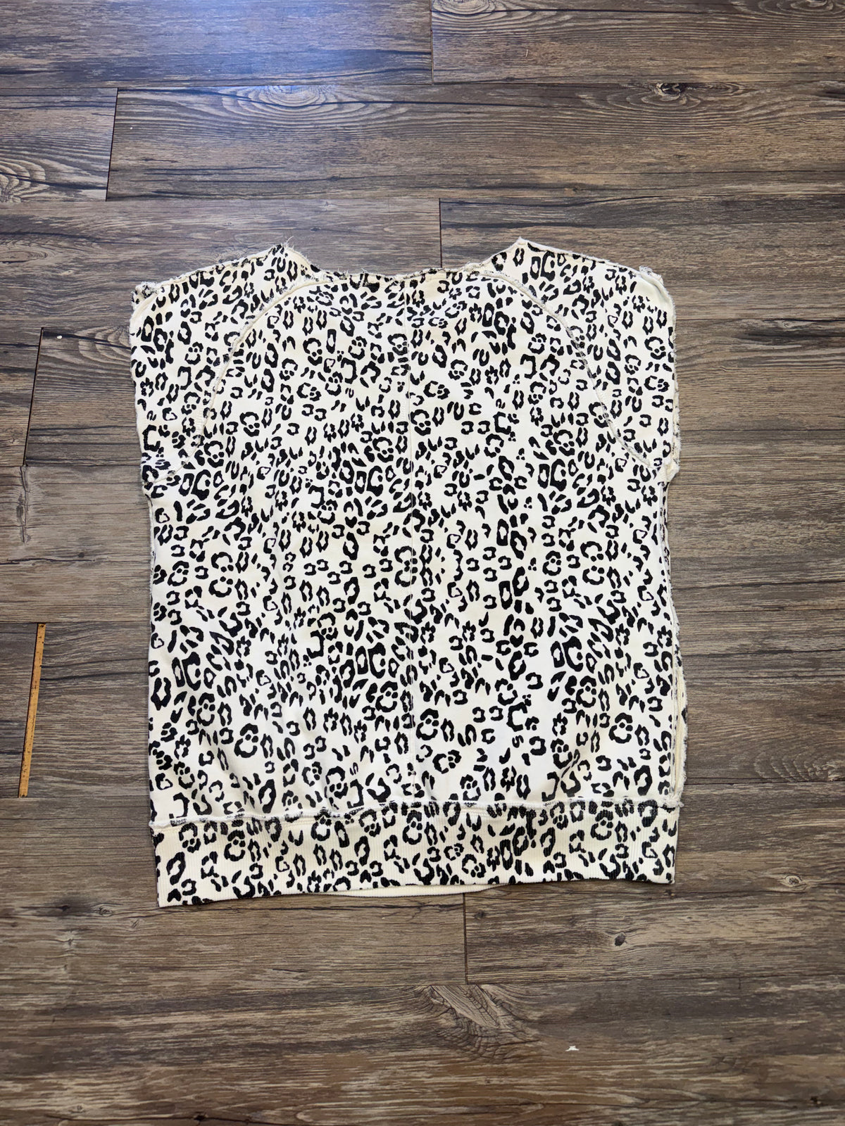 PIERRE BALMAIN SNOW LEPORD CUT OFF CREWNECK (XS)