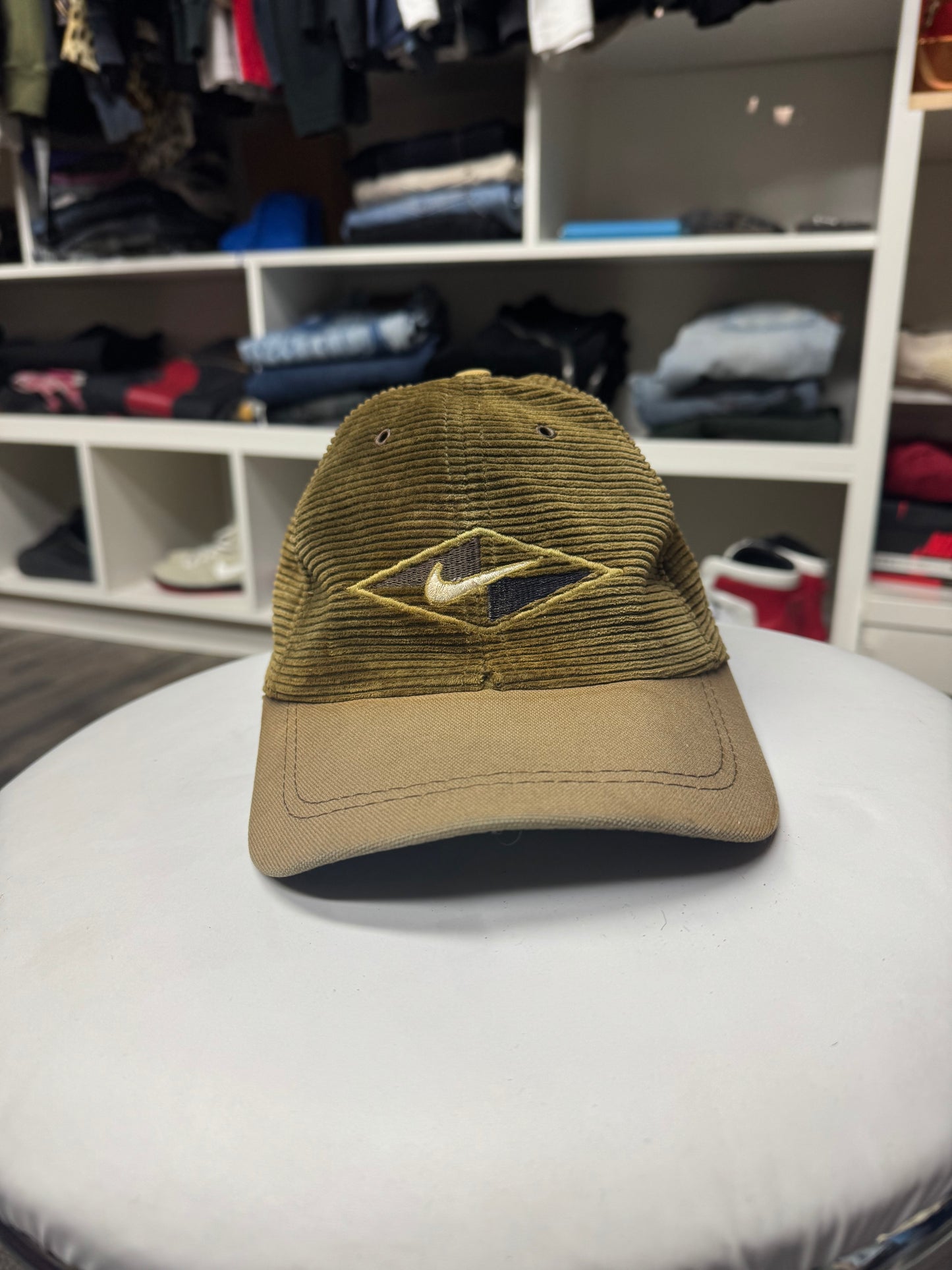 90’s NIKE CORDUROY EMBROIDERED HAT (OS)