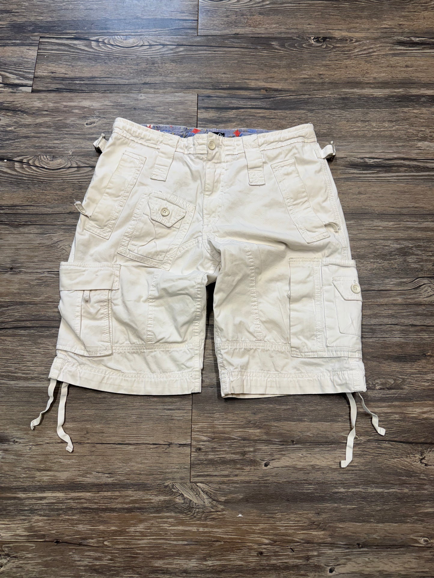 DOLCE & GABBANA MULTI-POCKET CARGO SHORTS (32)
