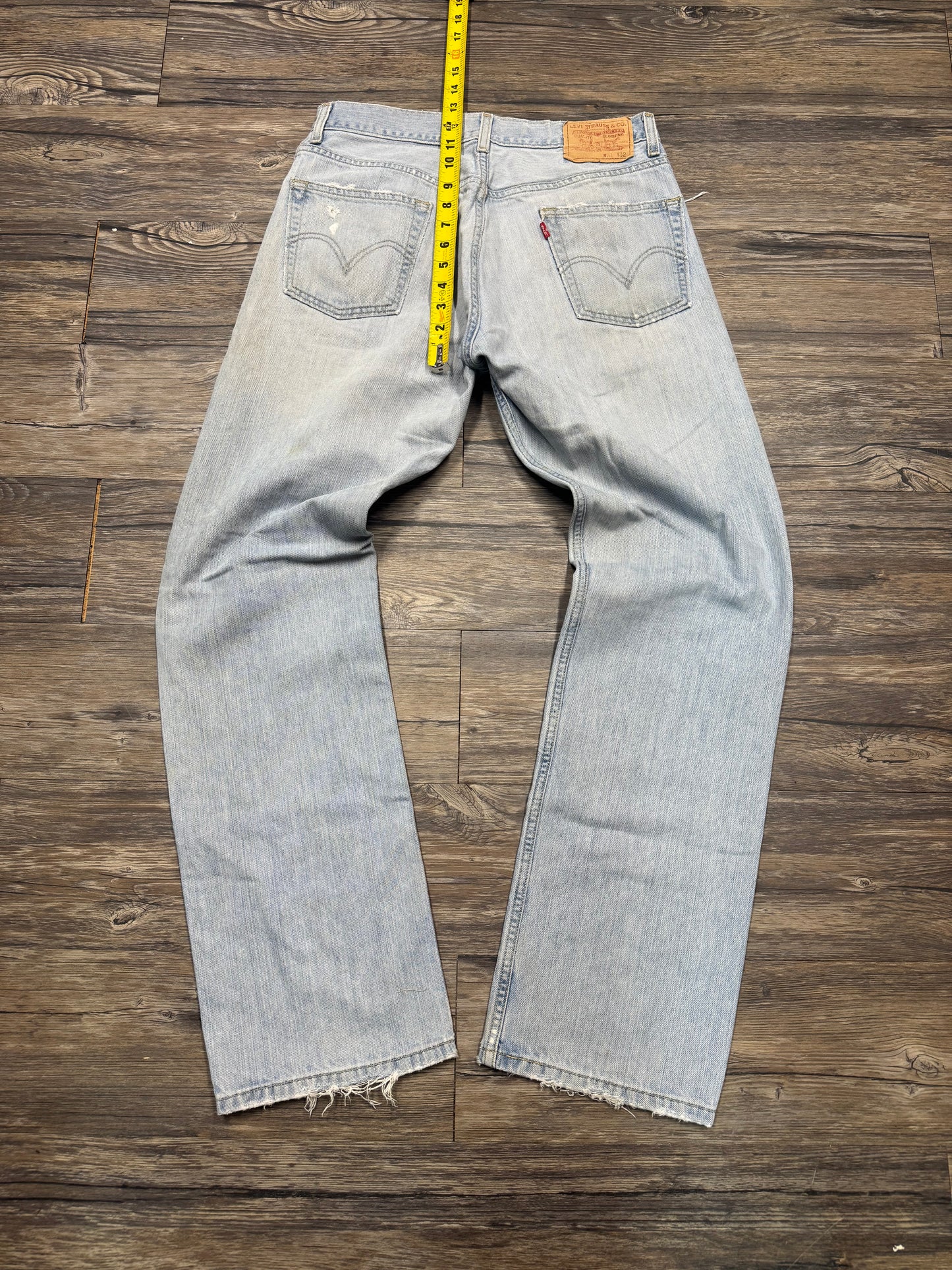 DISTRESSED LEVI'S 505 LIGHTWASH DENIM (31)