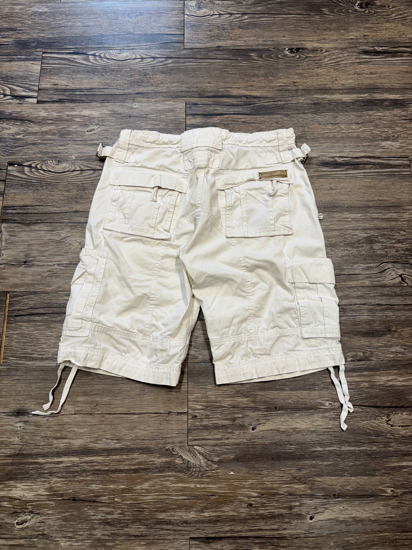 DOLCE & GABBANA MULTI-POCKET CARGO SHORTS (32)