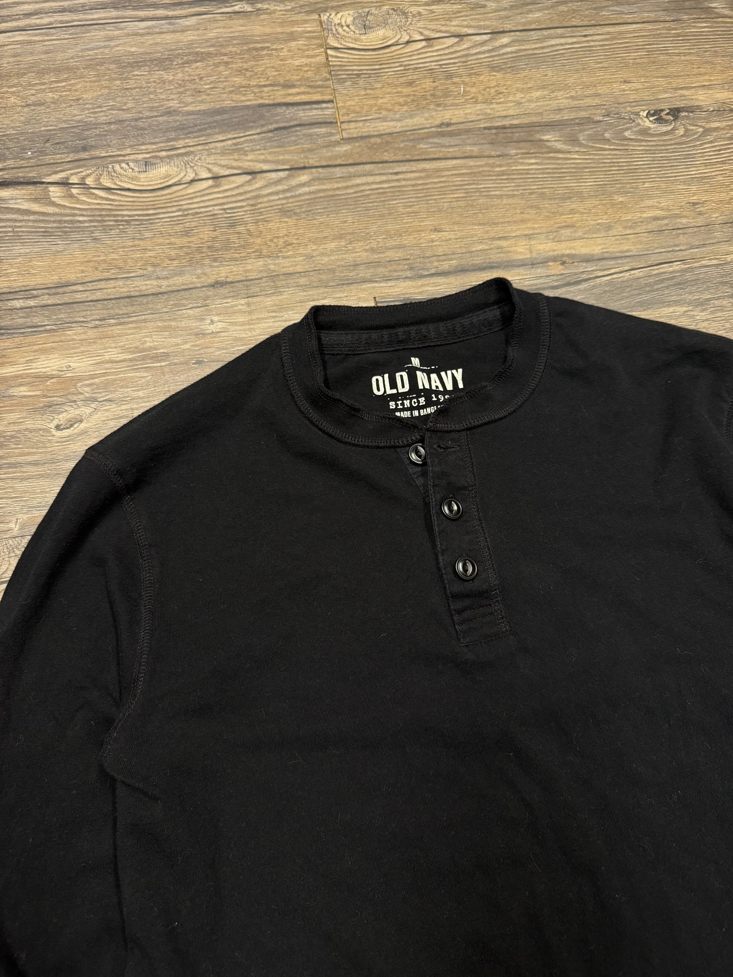 OLD NAVY BLACK HENLEY (M)