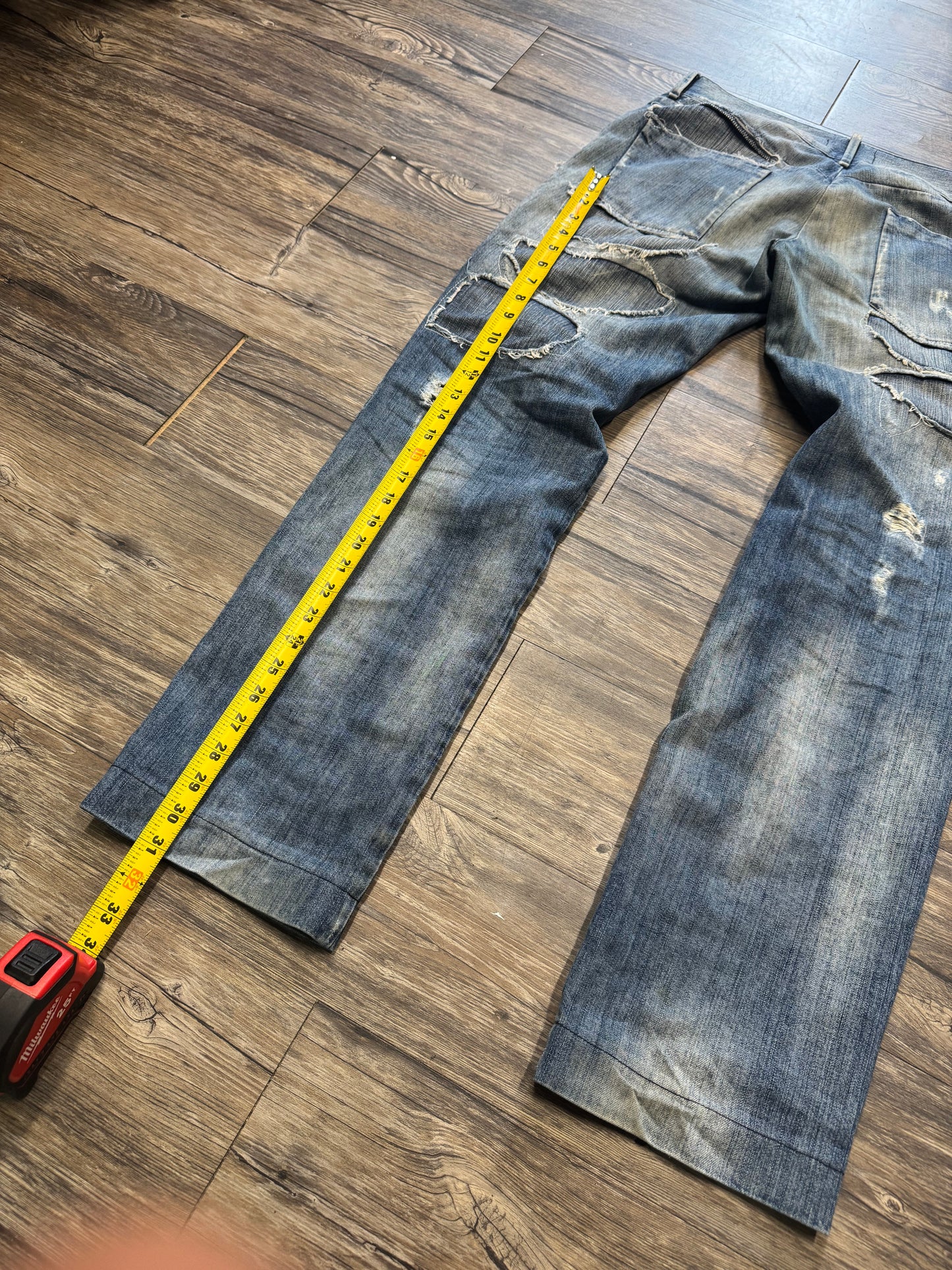 2000’s DOLCE & GABBANA DISTRESSED & REPAIRED LIGHTWASH JEANS (32)