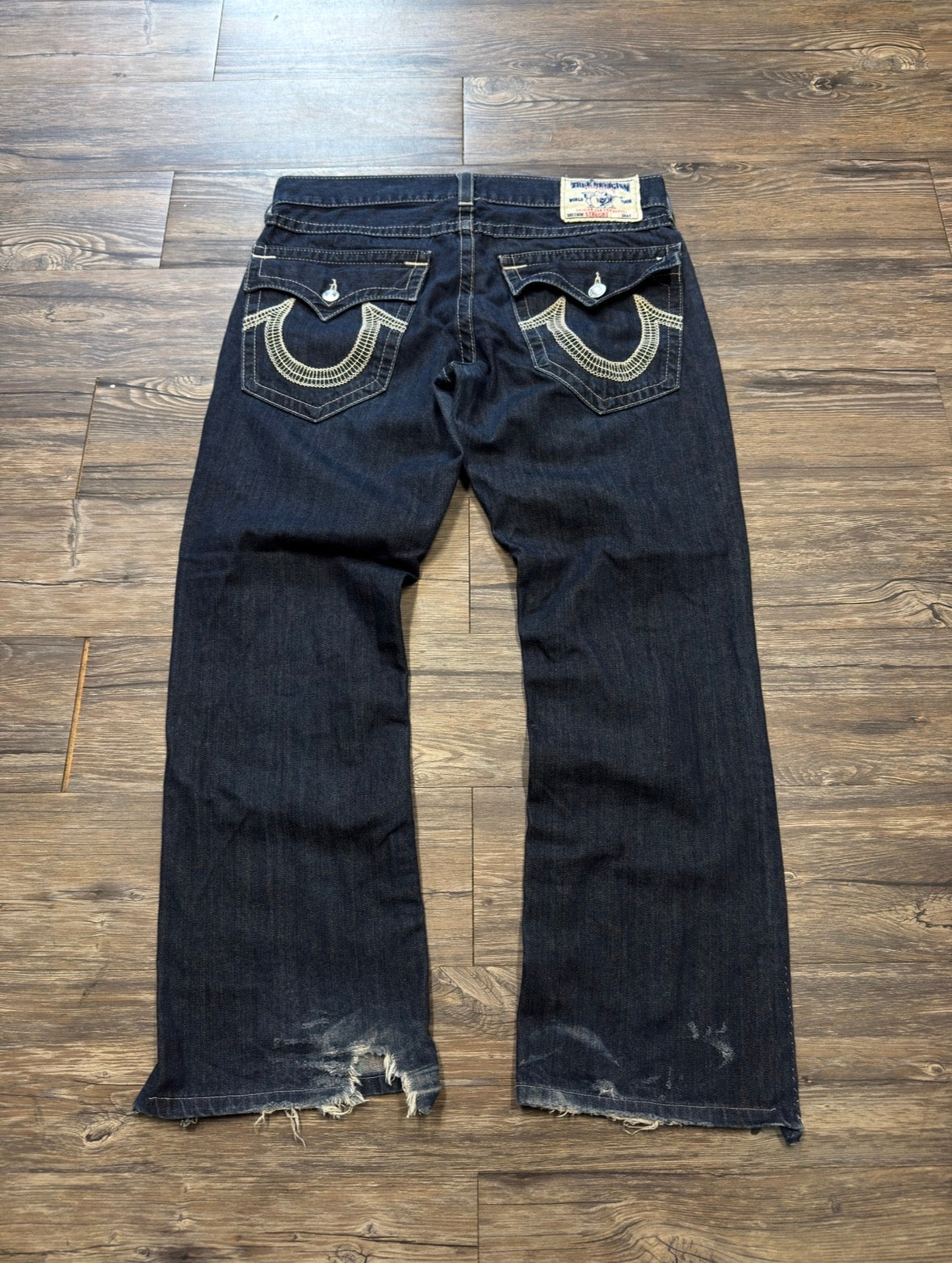 TRUE RELIGION DARK INDIGO BOOTCUT DENIM (34)