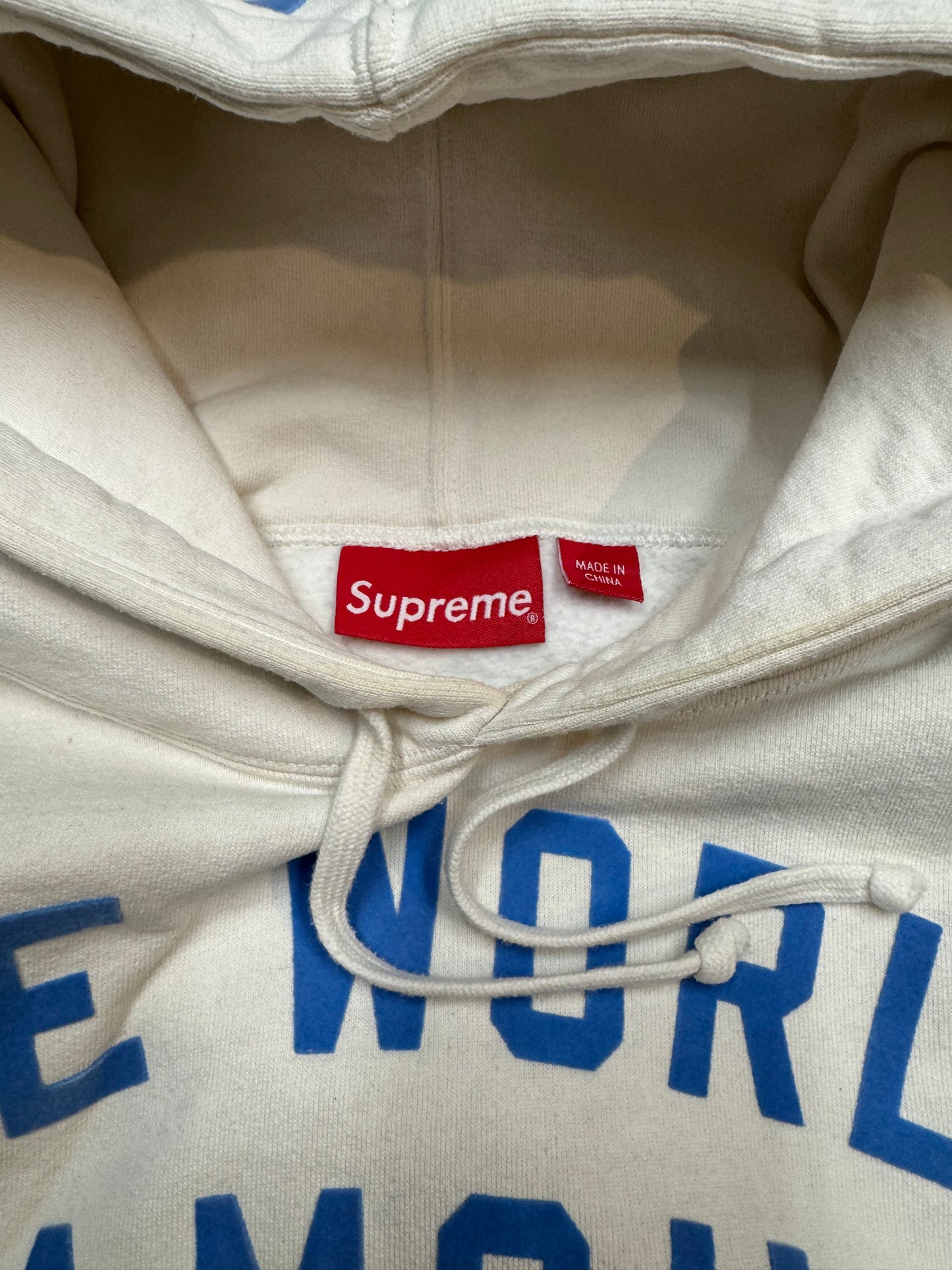 SUPREME "WORLD FAMOUS" TEXT HOODIE (MEDIUM)