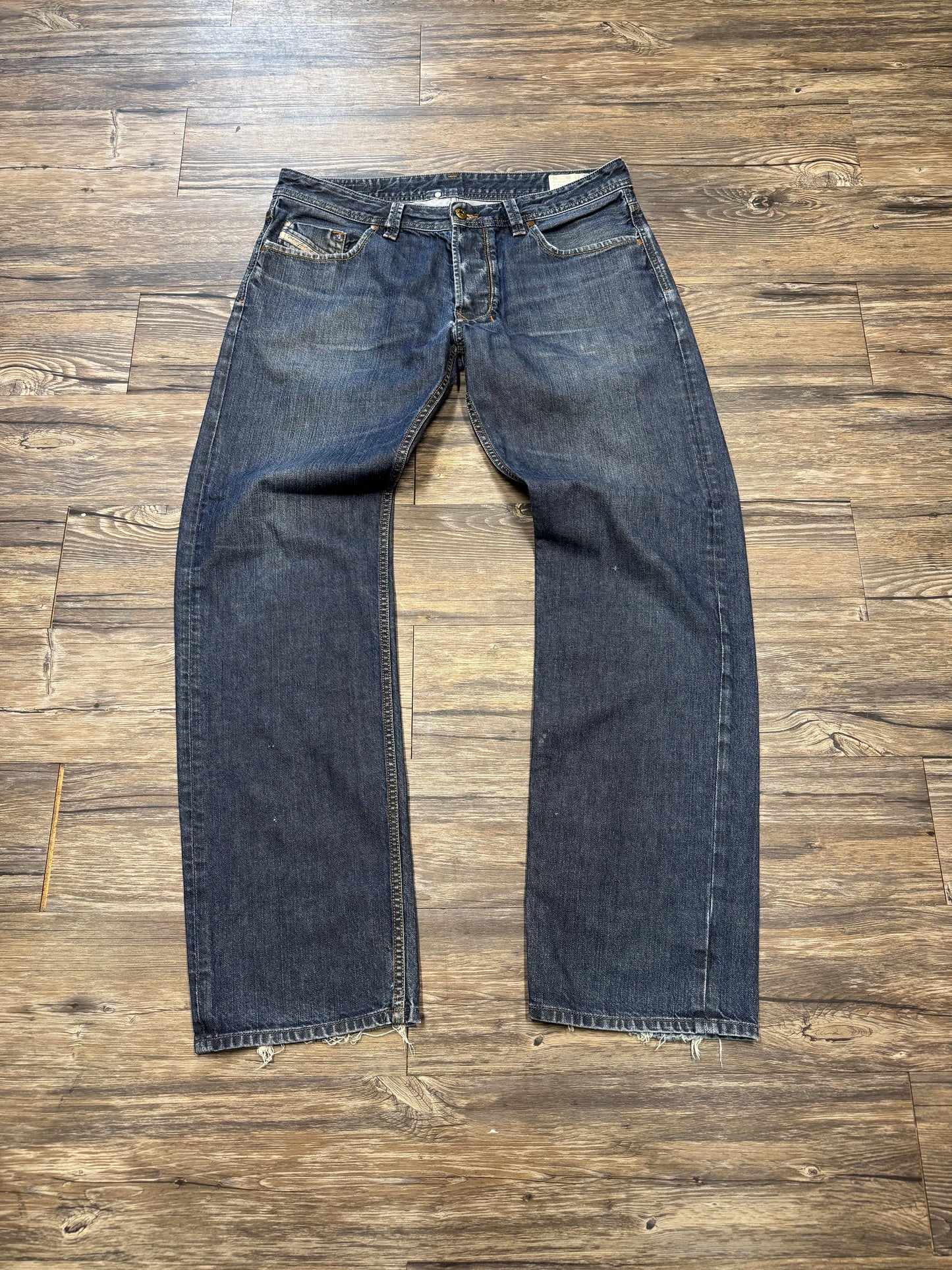 DIESEL DARK BLUE WASHED FLARE JEANS (36)