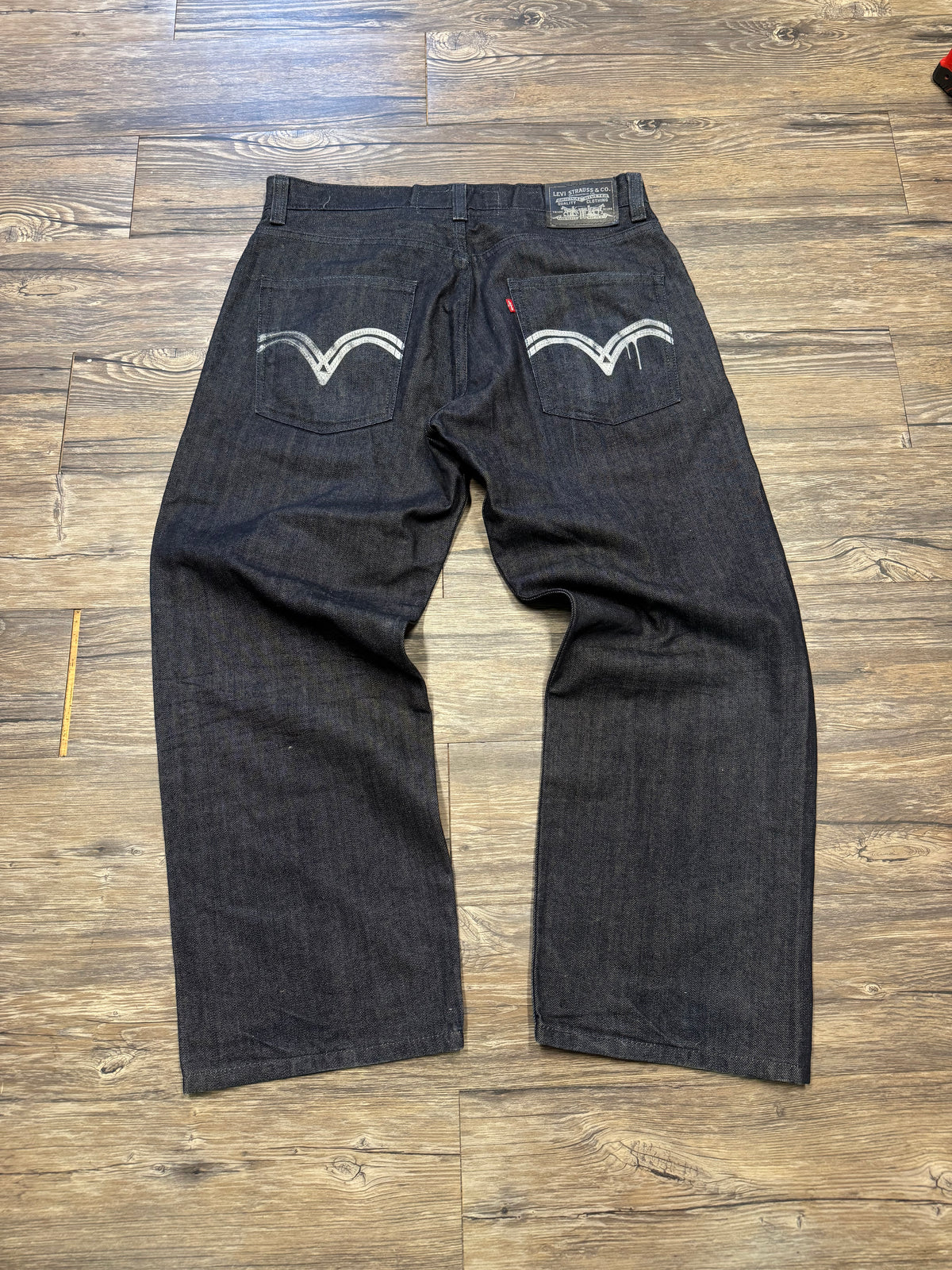 LEVI 569 DARK WASH DENIM POCKET DESIGN JEANS (33)