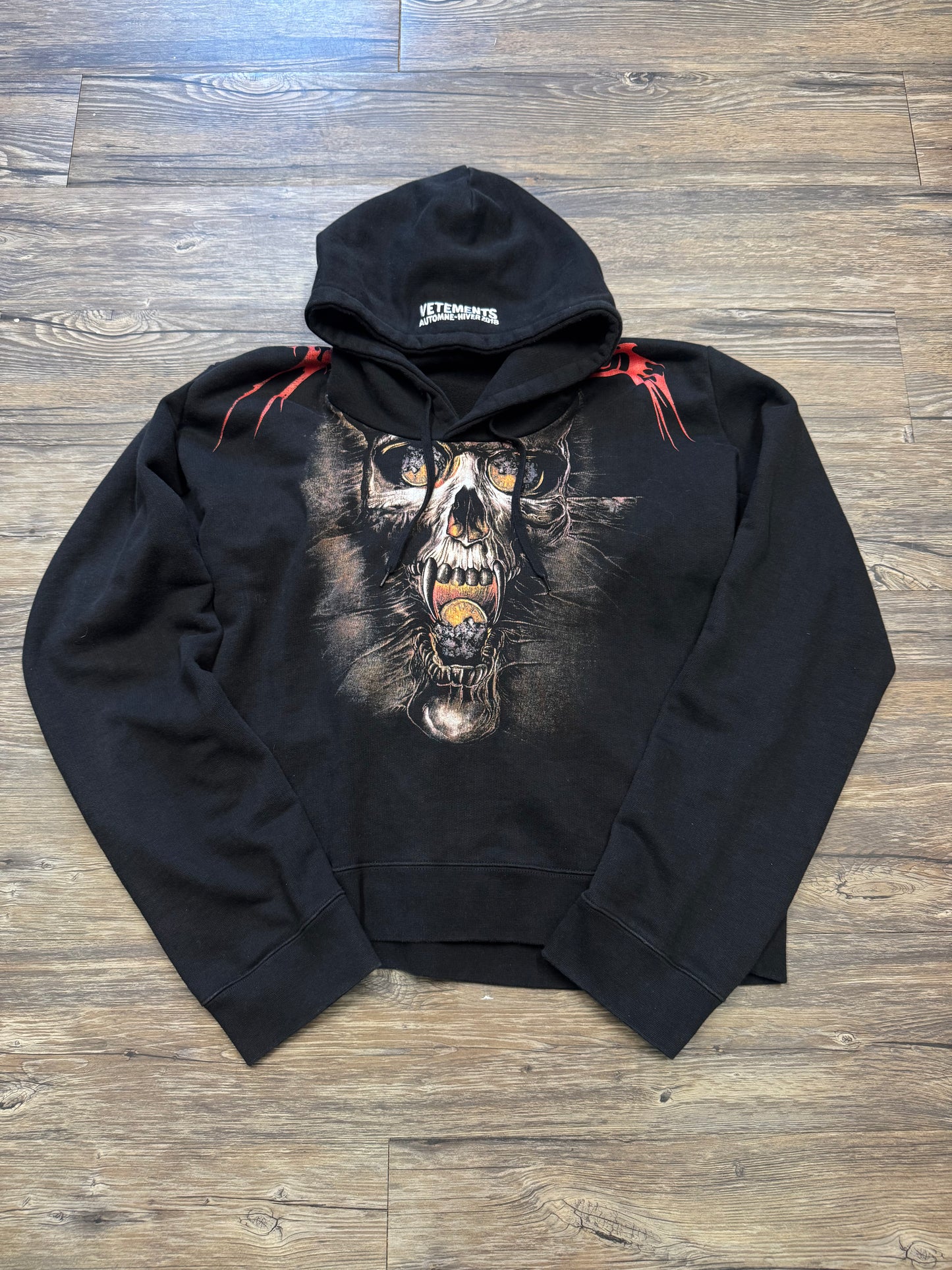 VETEMENTS AW18 MISPLACED SKULL HOODIE (S)