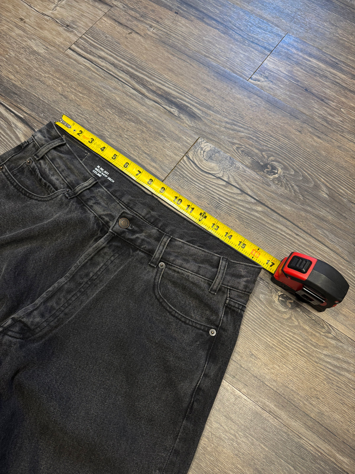 CELINE DYLAN DARKWASH DISTRESSED JEANS (36)