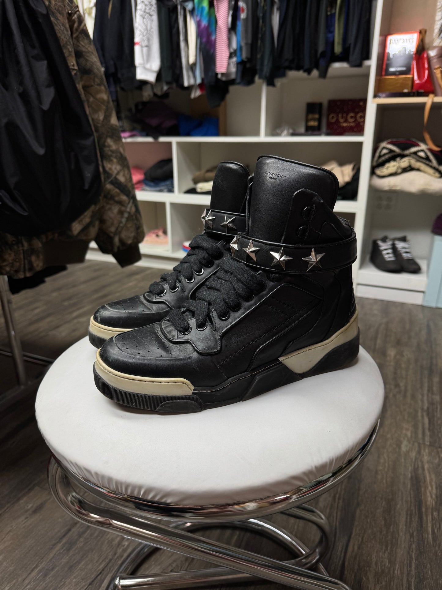 GIVENCHY TYSON LEATHER HI-TOP STUDDED SNEAKERS (42)