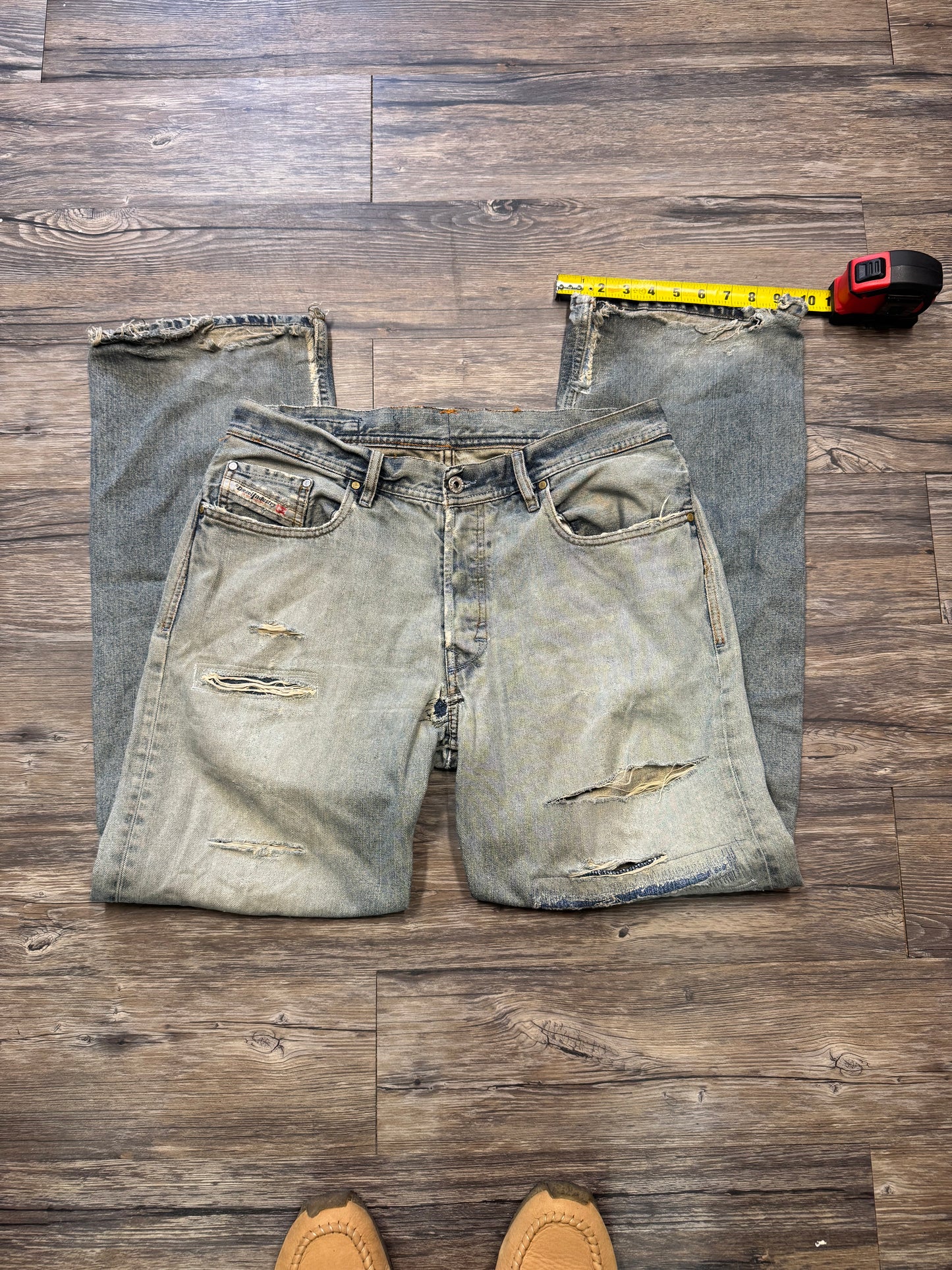 DIESEL FADED REPAIRED BAGGY LIGHTWASH JEANS (34)