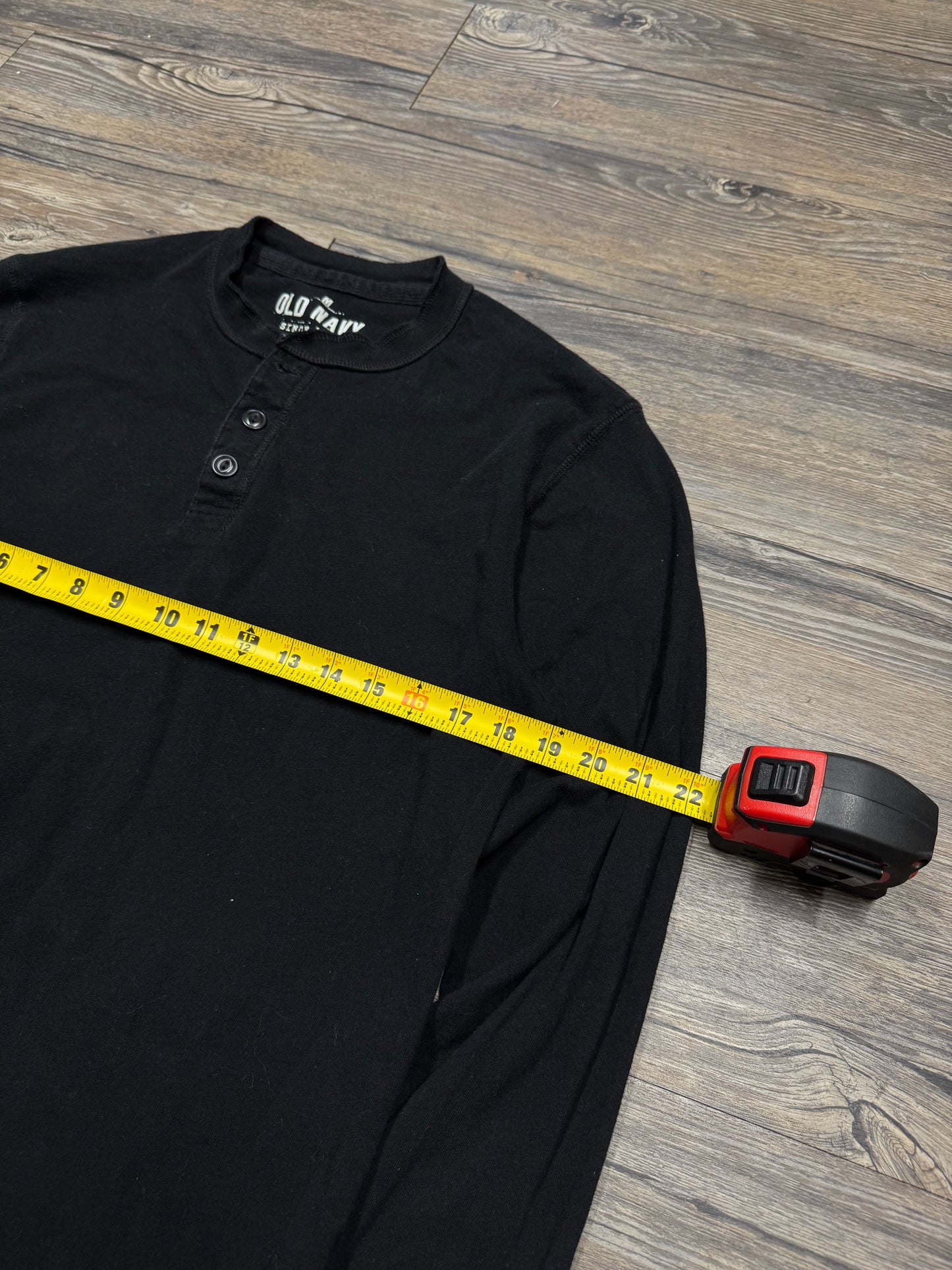 OLD NAVY BLACK HENLEY (M)
