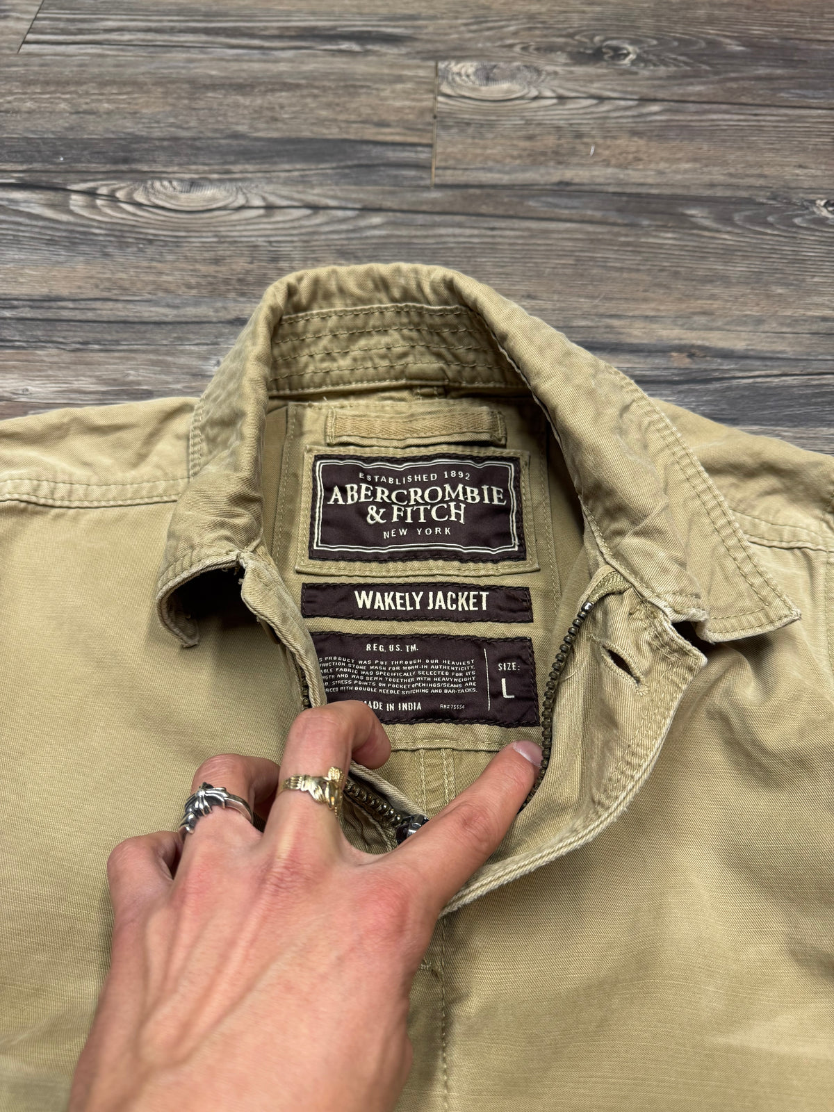 ABERCROMBIE & FITCH DISTRESSED WAKELY CARGO JACKET (L)