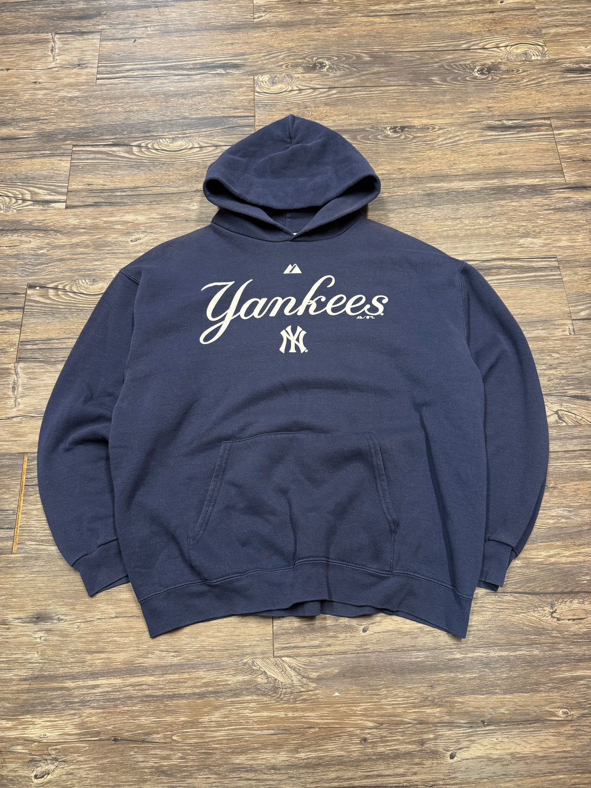YANKEE’S MAJESTIC BOXY FADED VINTAGE HOODIE (L)