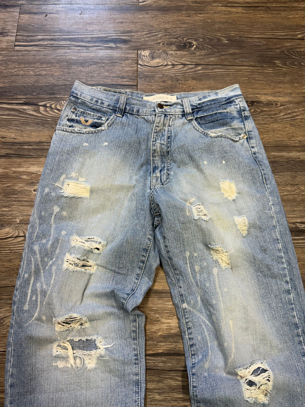 AVIREX LIGHT WASH BAGGY DISTRESSED JEANS (33)