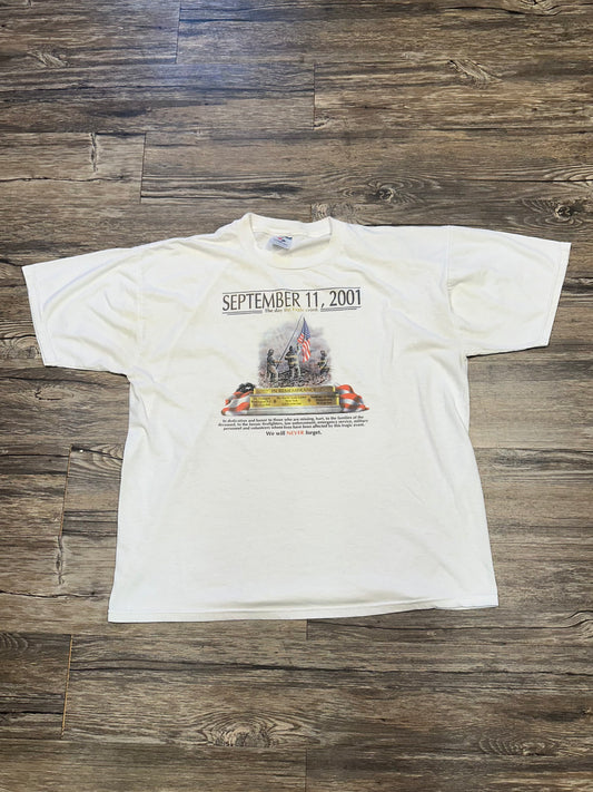 9/11 NEVER FORGET GRAPHIC T-SHIRT (XL)