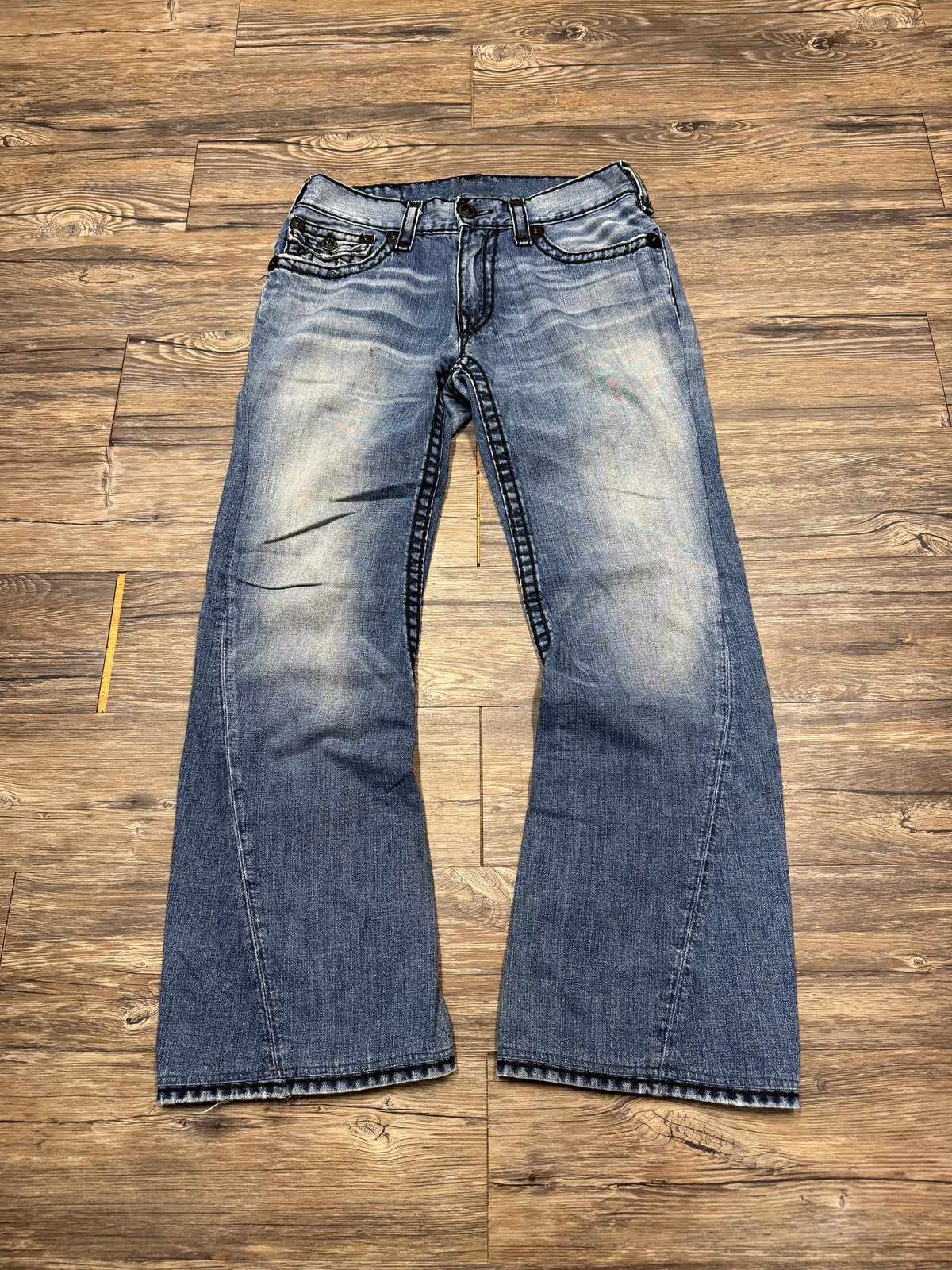 TRUE RELIGION BOOTCUT DISTRESSED JEANS (33)