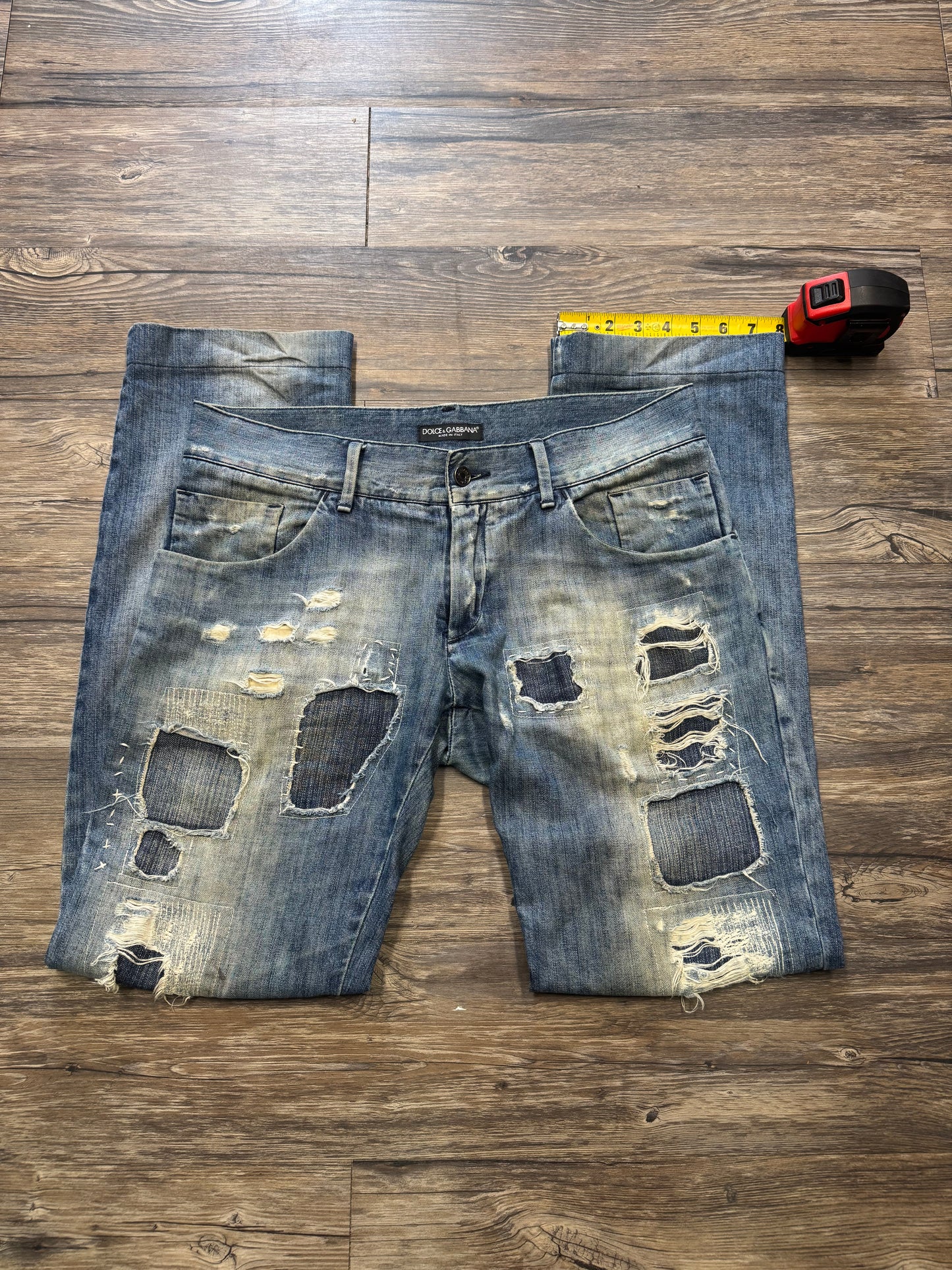 2000’s DOLCE & GABBANA DISTRESSED & REPAIRED LIGHTWASH JEANS (32)
