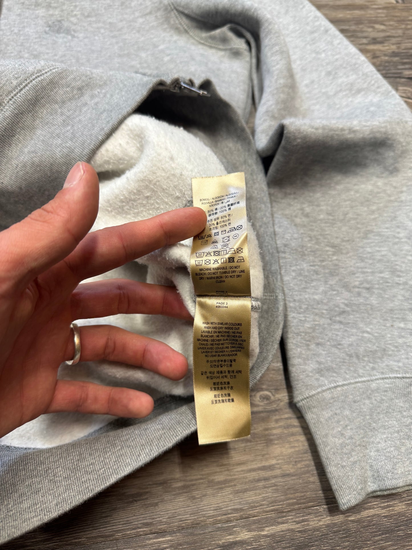 BURBERRY PLAID ZIP-UP HOODIE (M)