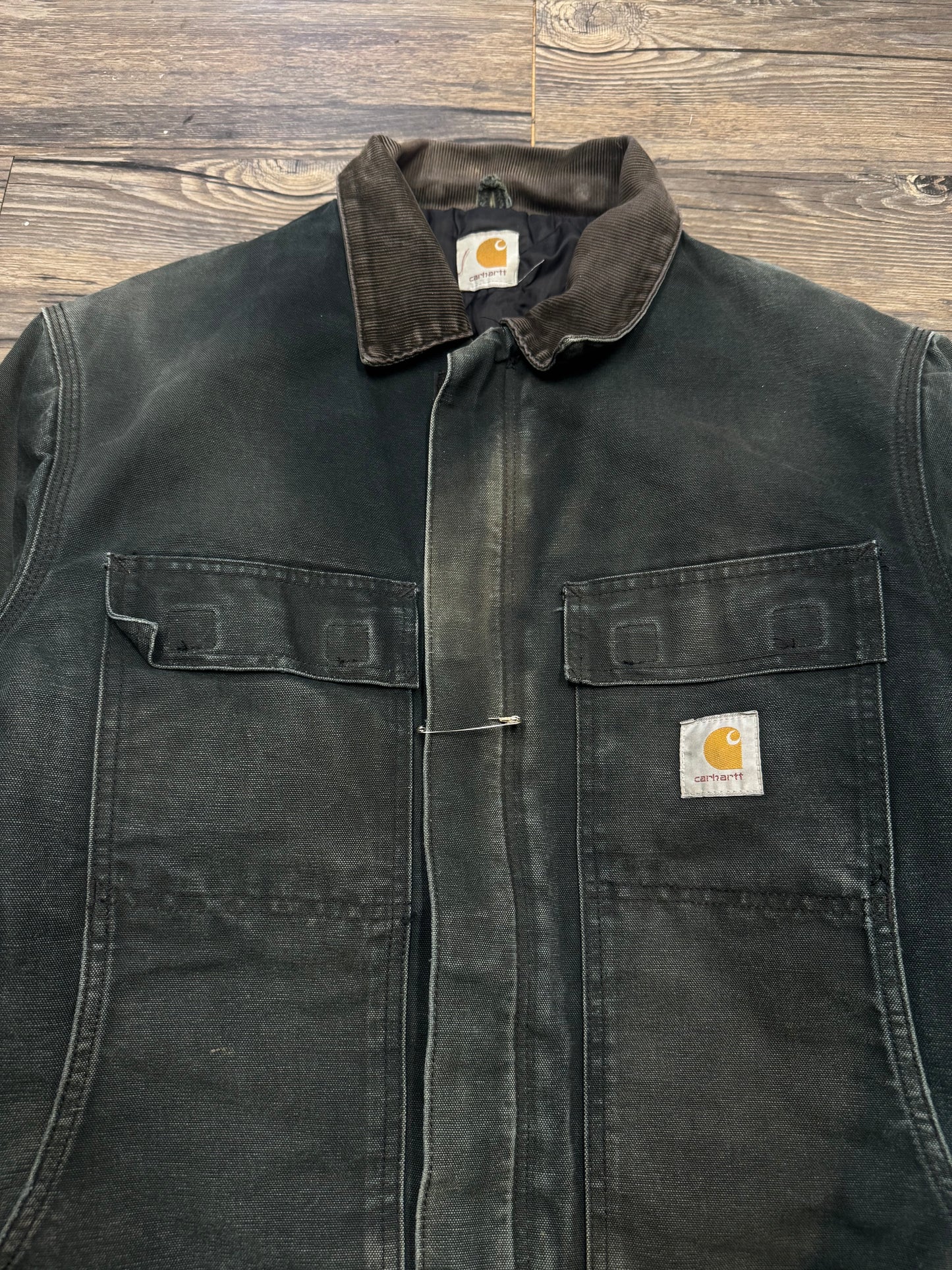 CARHARTT DISTRESSED TEXTURED WORKWEAR JACKET (LARGE)