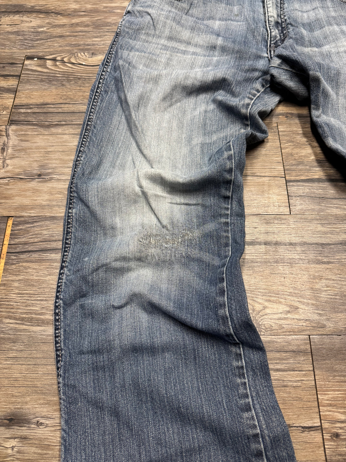 WRANGLER Y2K FADED & DISTRESSED SLIM BOOT CUT JEANS (32)