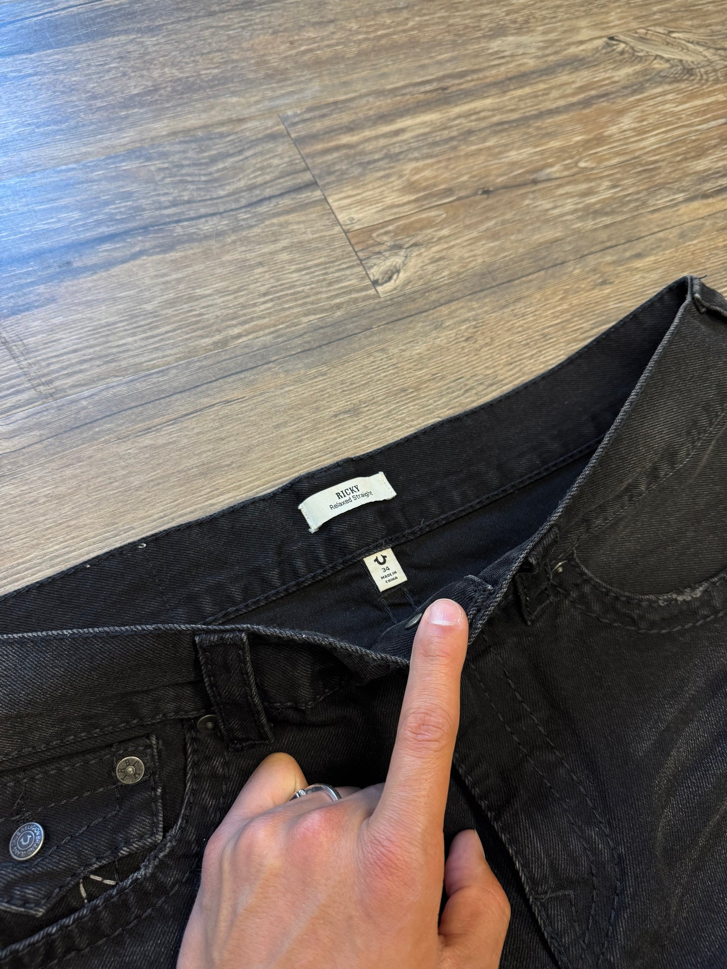 TRUE RELIGION DISTRESSED RICKY STRAIGHT LEG (34)