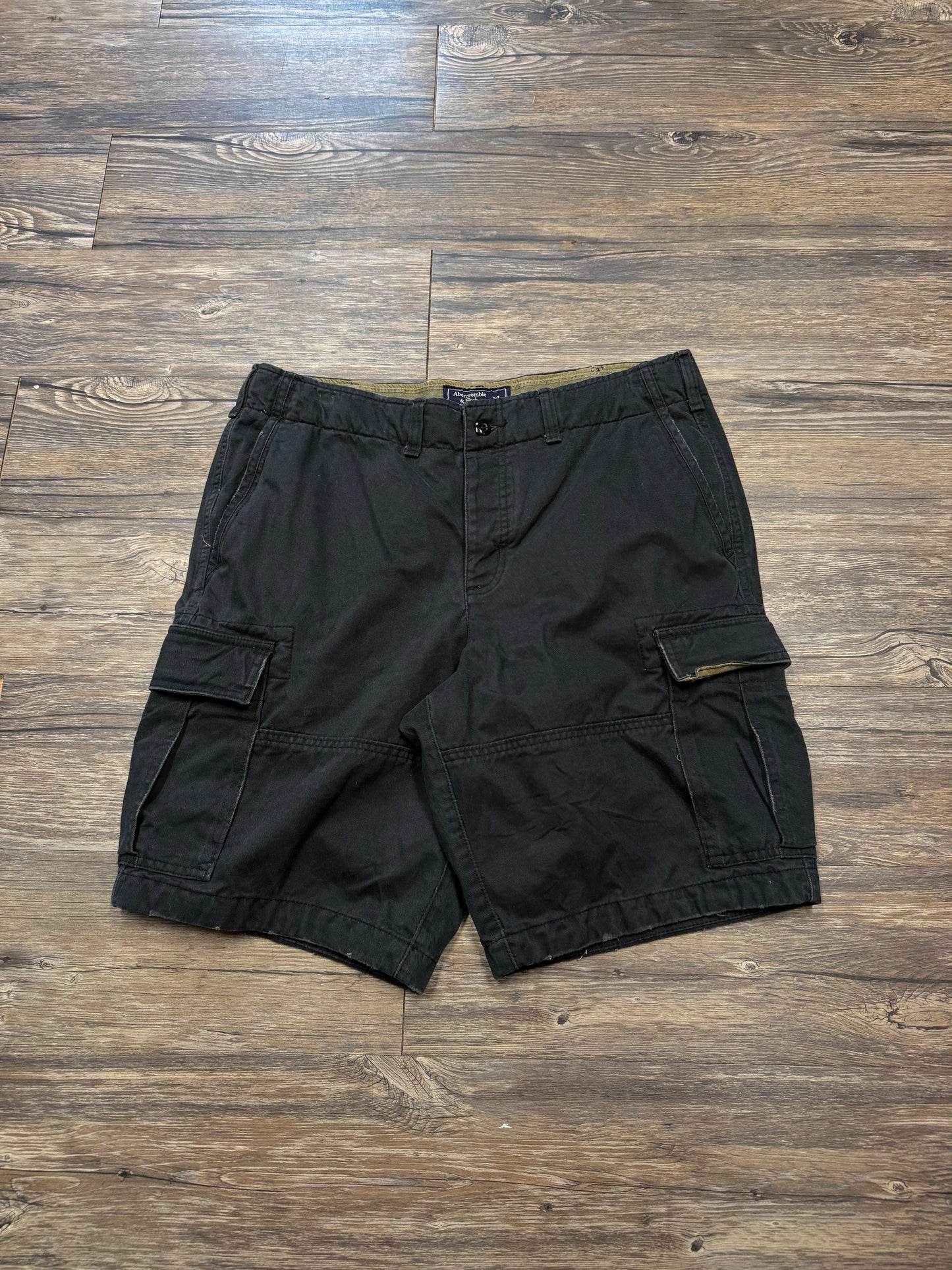ABERCROMBIE & FITCH VINTAGE 2000S CARGO SHORTS (32)