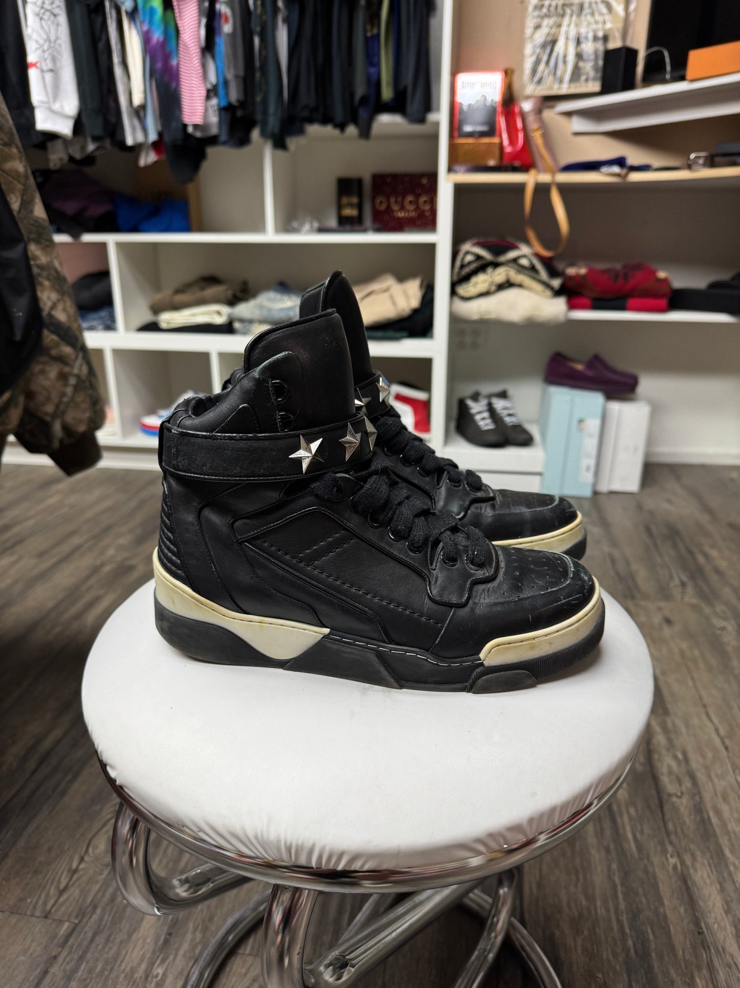 GIVENCHY TYSON LEATHER HI-TOP STUDDED SNEAKERS (42)