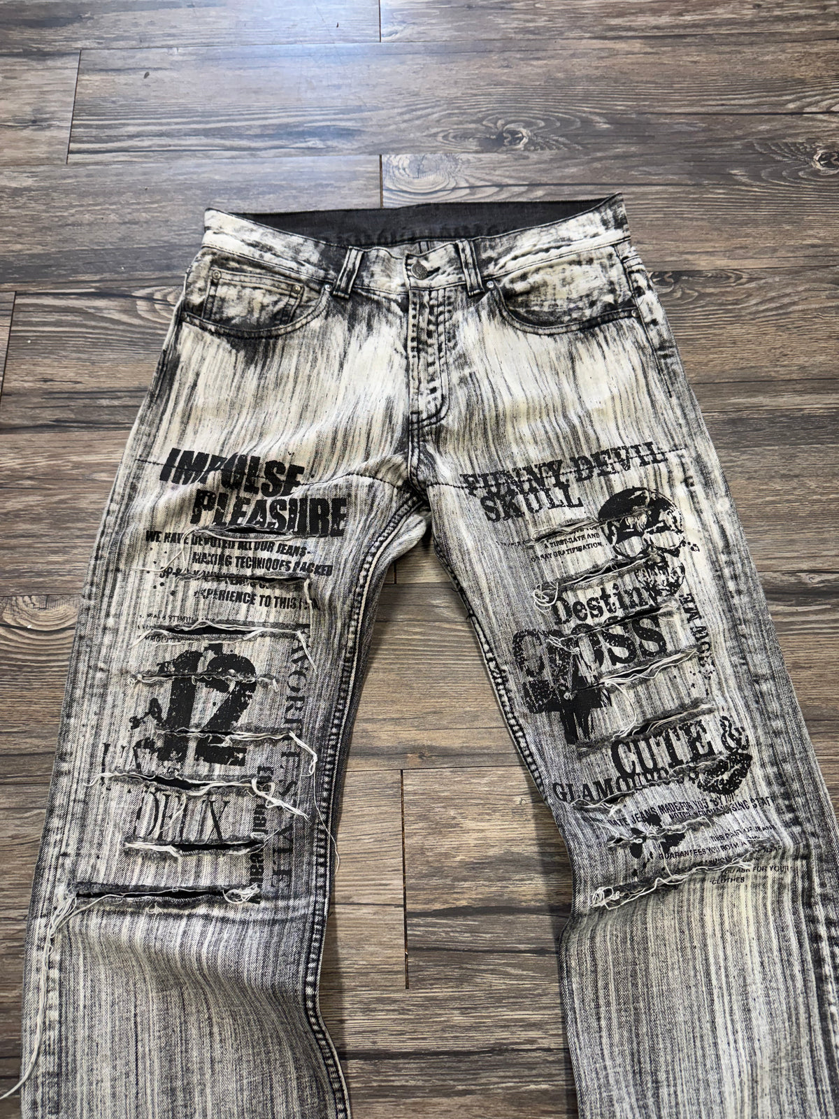 SEMANTIC DESIGN DISTRESSED SKULL PRINT JEANS (30)