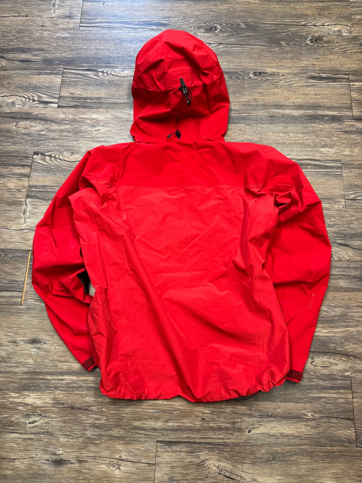 ARC'TERYX BETA AR RED RAIN SHELL (L)