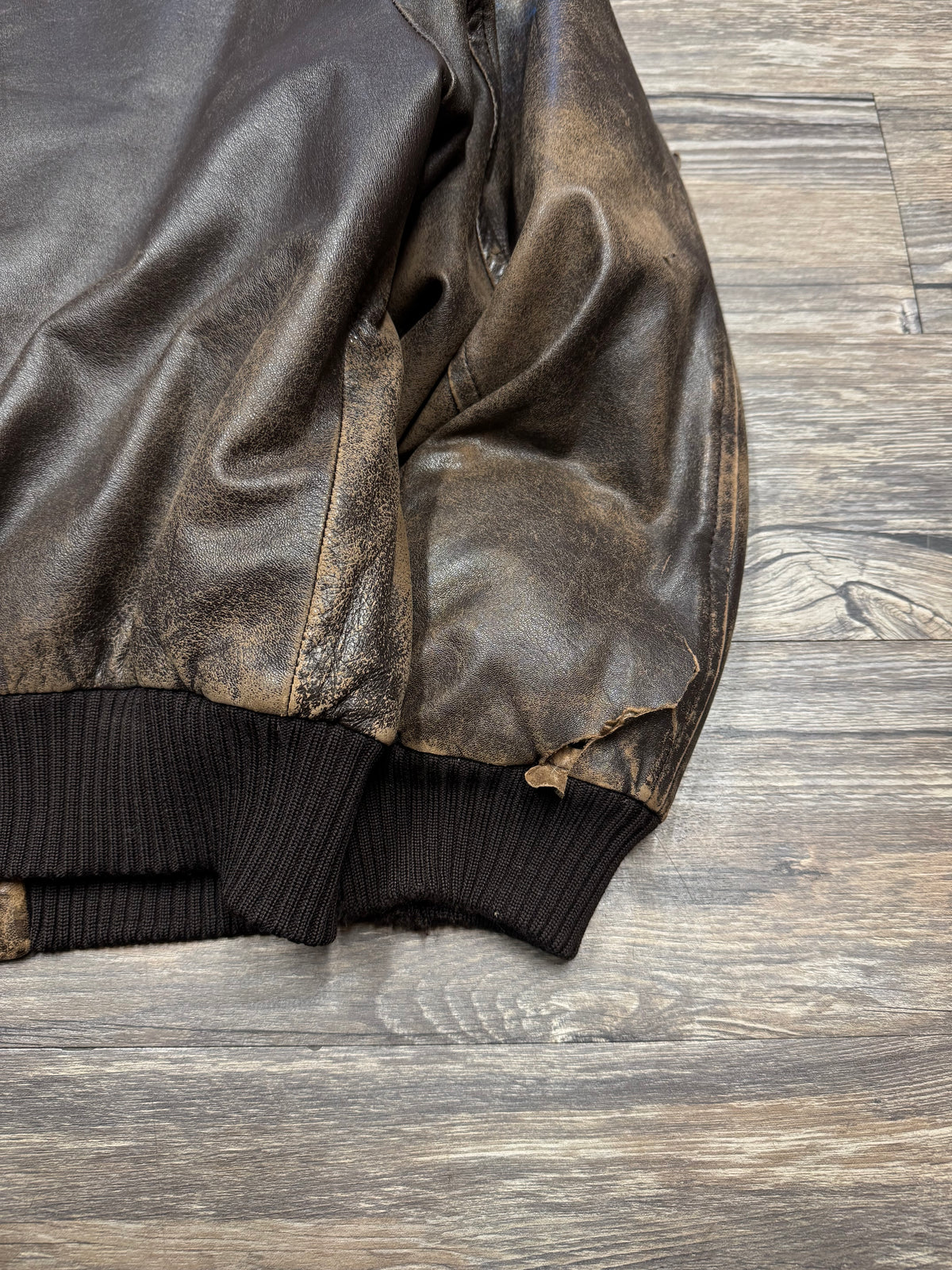 2000’s GUCCI TOM FORD LEATHER BOMBER JACKET (M)