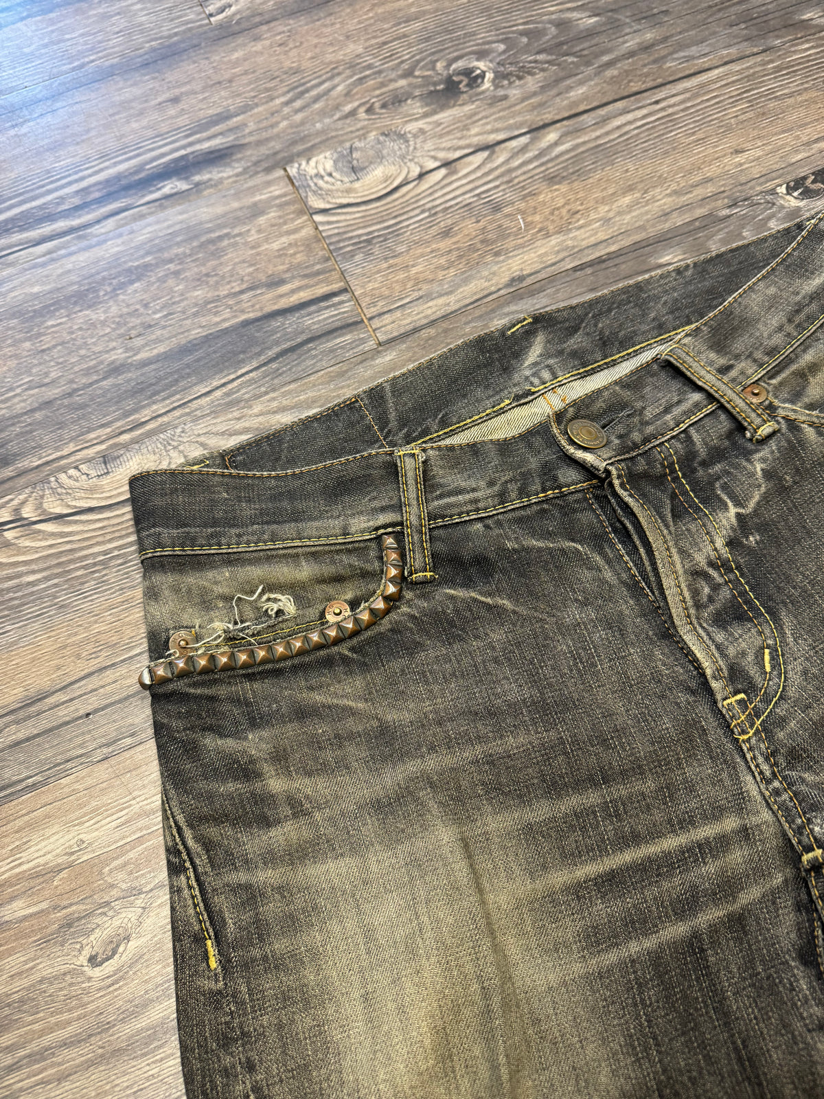 HYSTERIC GLAMOUR FADED & DISTRESSED STUDDED ‘BREAK IT UP’ JEANS (32)