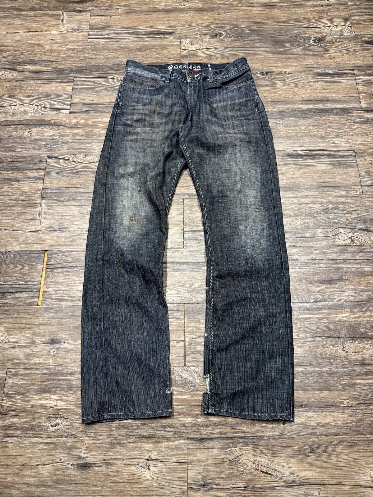 LEVI STRAIGHT LEG DARK WASH DENIM JEANS (32)