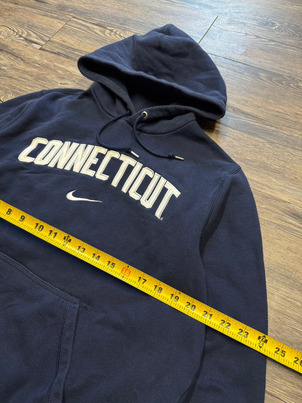 NIKE CENTER SWOOSH CONNECTICUT HOODIE (M)