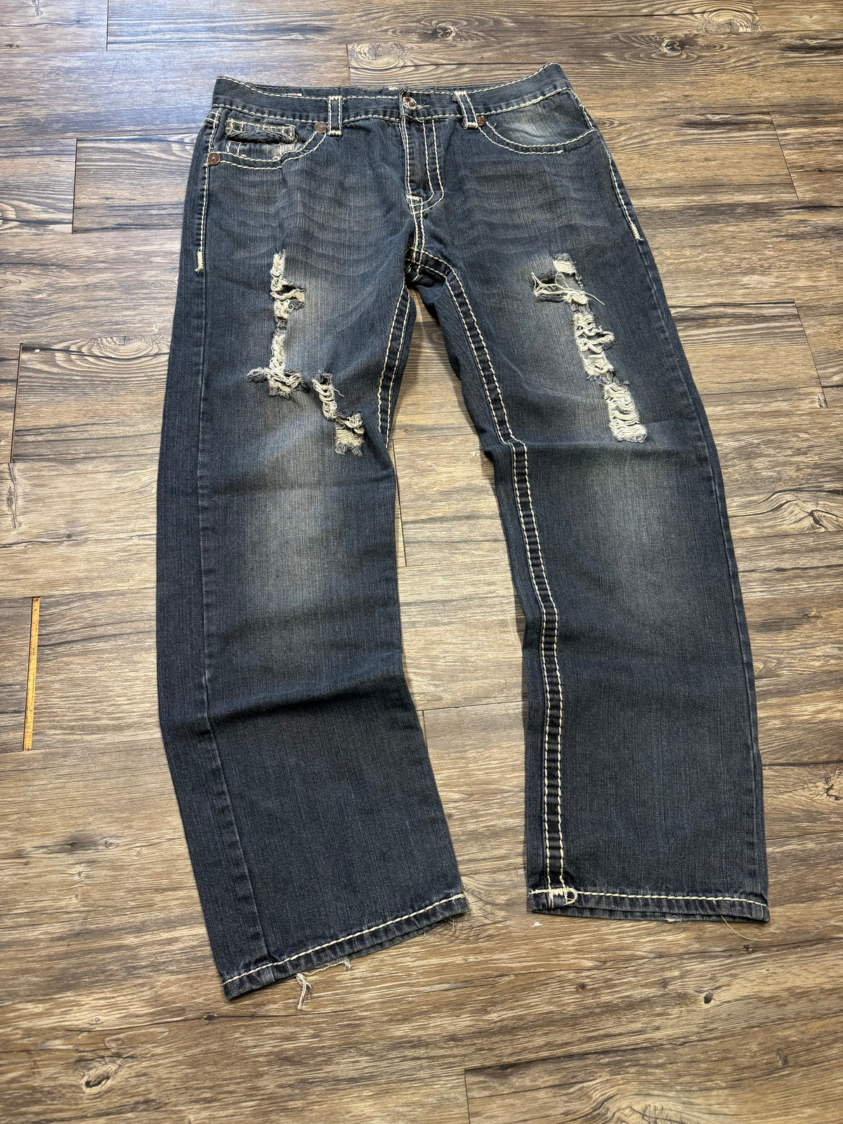 TRUE RELIGION DARK WASH DISTRESSED DENIM JEANS (38)