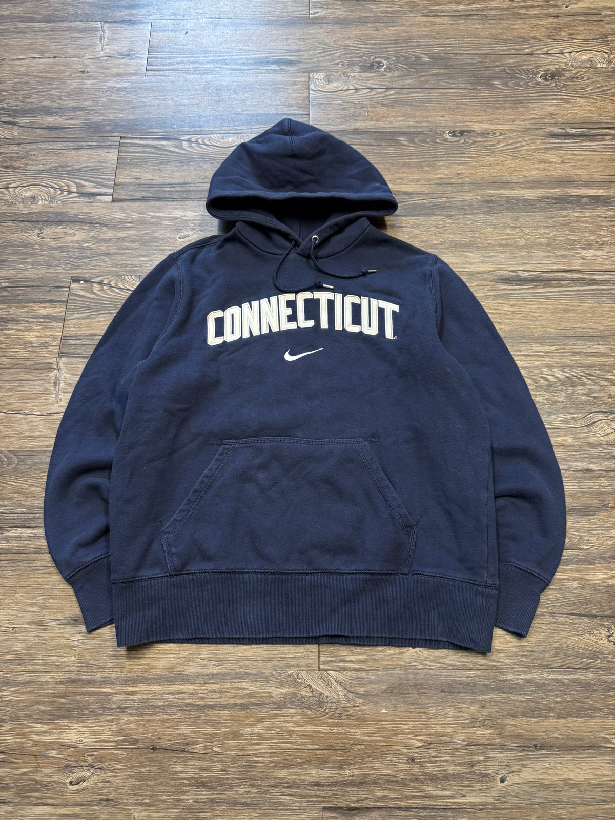 NIKE CENTER SWOOSH CONNECTICUT HOODIE (M)