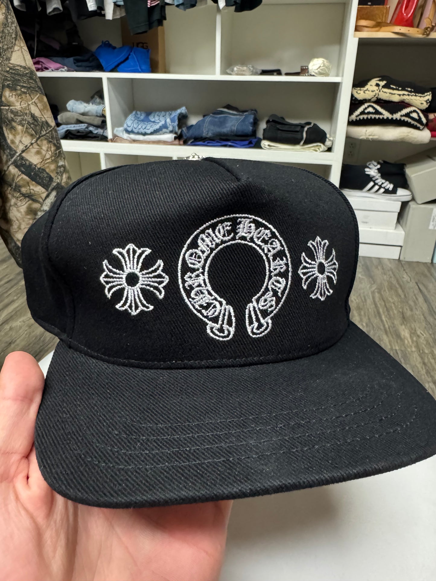 CHROME HEARTS DENIM HORSESHOE TRUCKER HAT (OS)