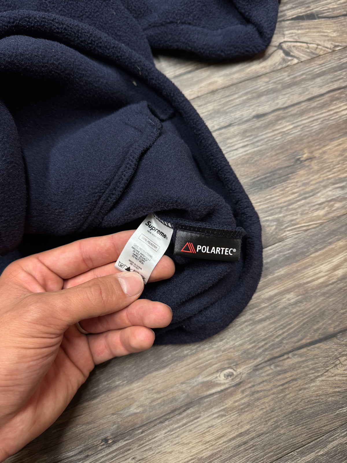 SUPREME QUARTER-ZIP HOODED FLEECE (L)