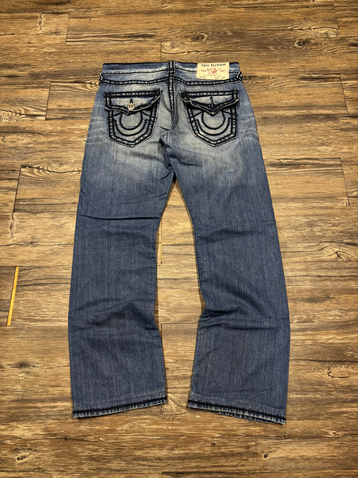 TRUE RELIGION DARK BLUE SUPER-T STITCH RELAXED STRAIGHT LEG JEANS (31)