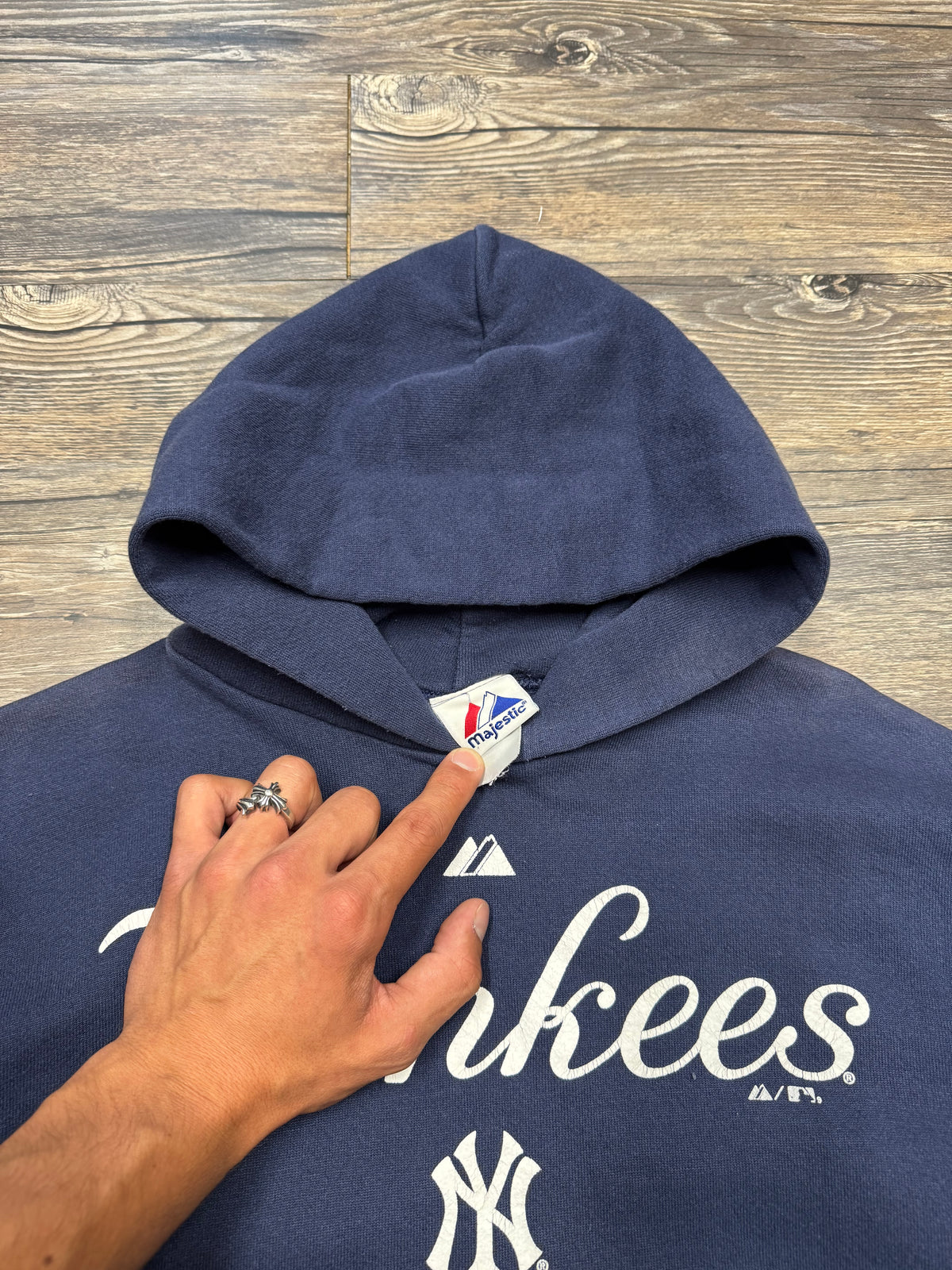YANKEE’S MAJESTIC BOXY FADED VINTAGE HOODIE (L)