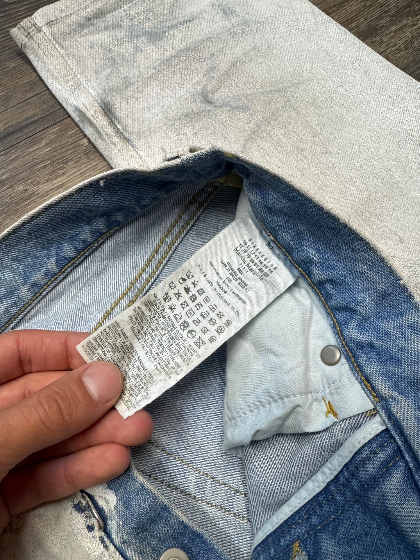 MAISON MARGIELA PAINTED WHITE DENIM JEANS (30)