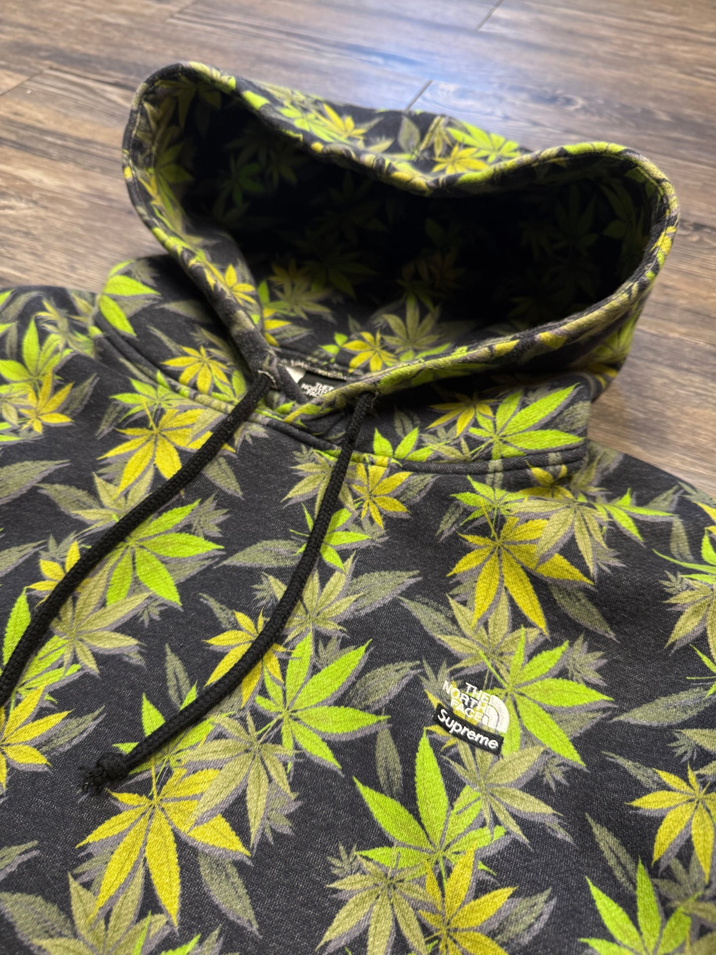 TNF SUPREME WEED LEAF HOODIE (XL)
