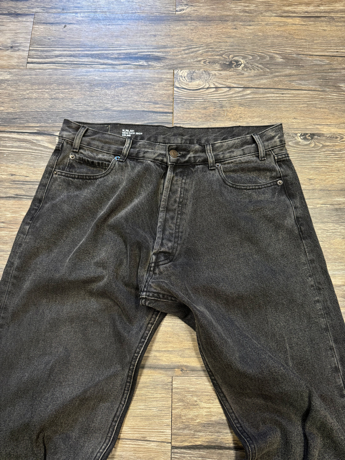 CELINE DYLAN DARKWASH DISTRESSED JEANS (36)