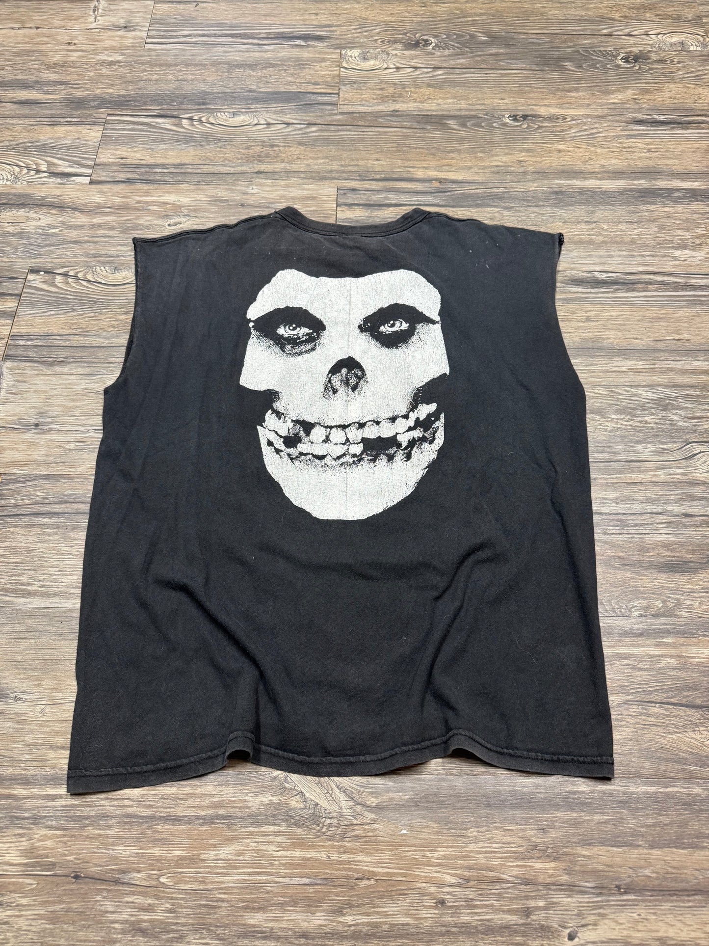 MISFITS Y2K FADED DOUBLE SKULL CUTOFF T-SHIRT (L)