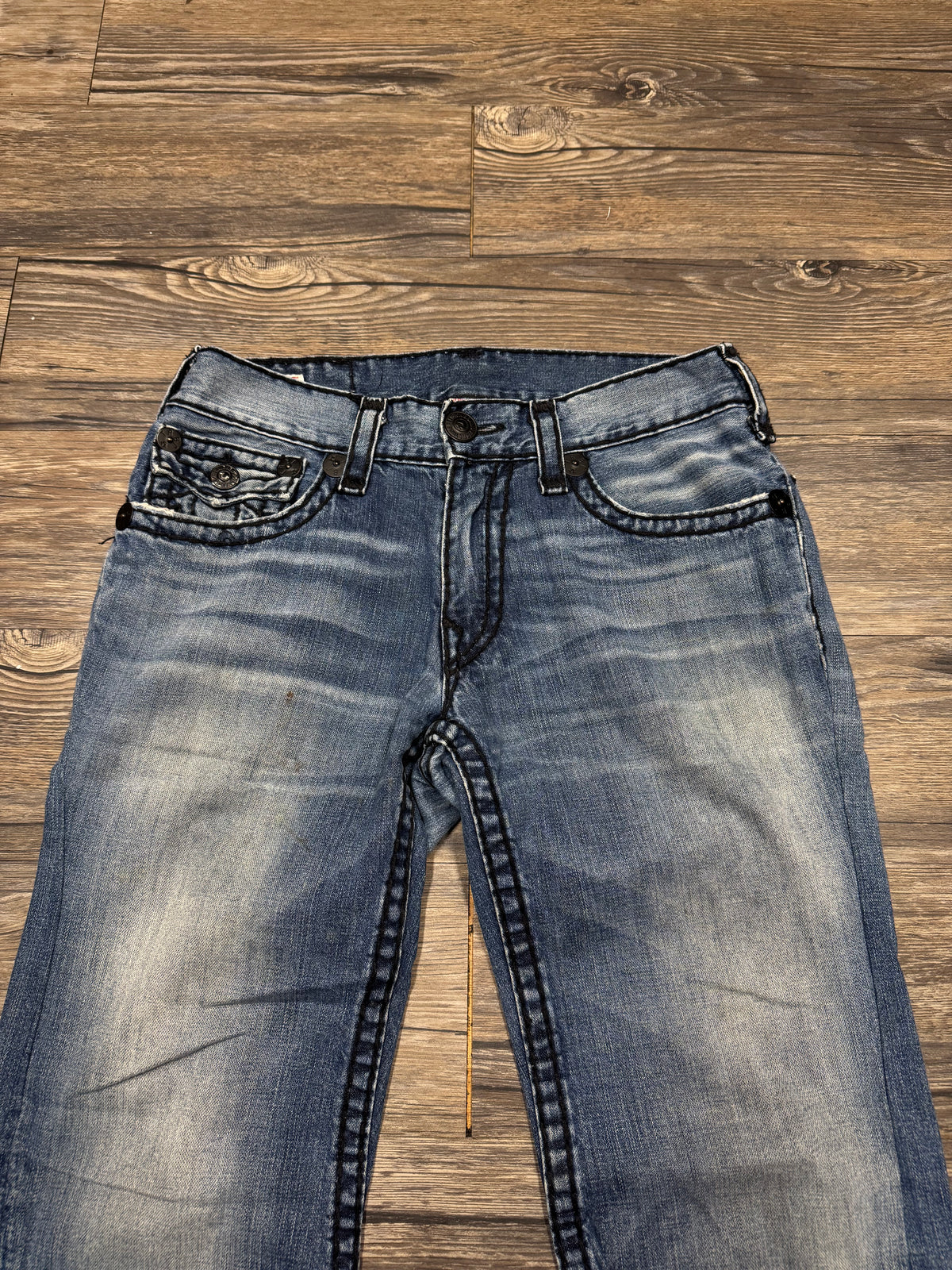 TRUE RELIGION BOOTCUT DISTRESSED JEANS (33)